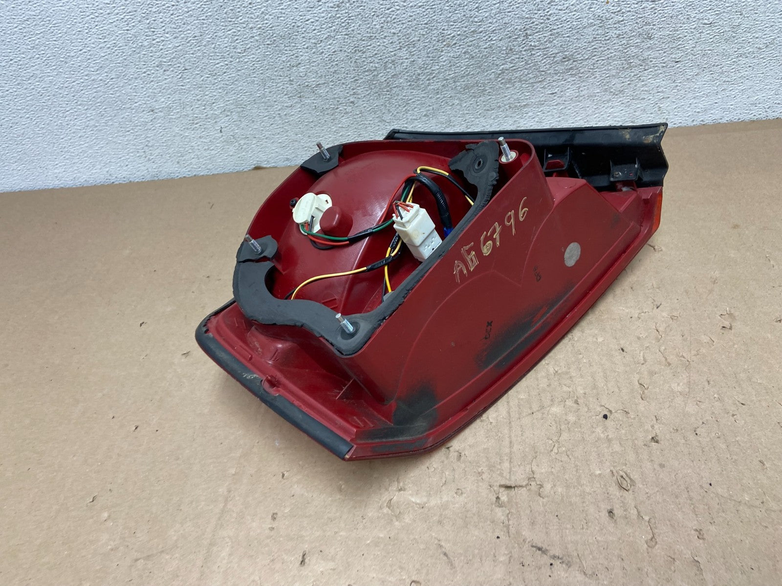 2007 to 2008 Kia Spectra Passenger Right RH Side Tail Light AG6796 DW7
