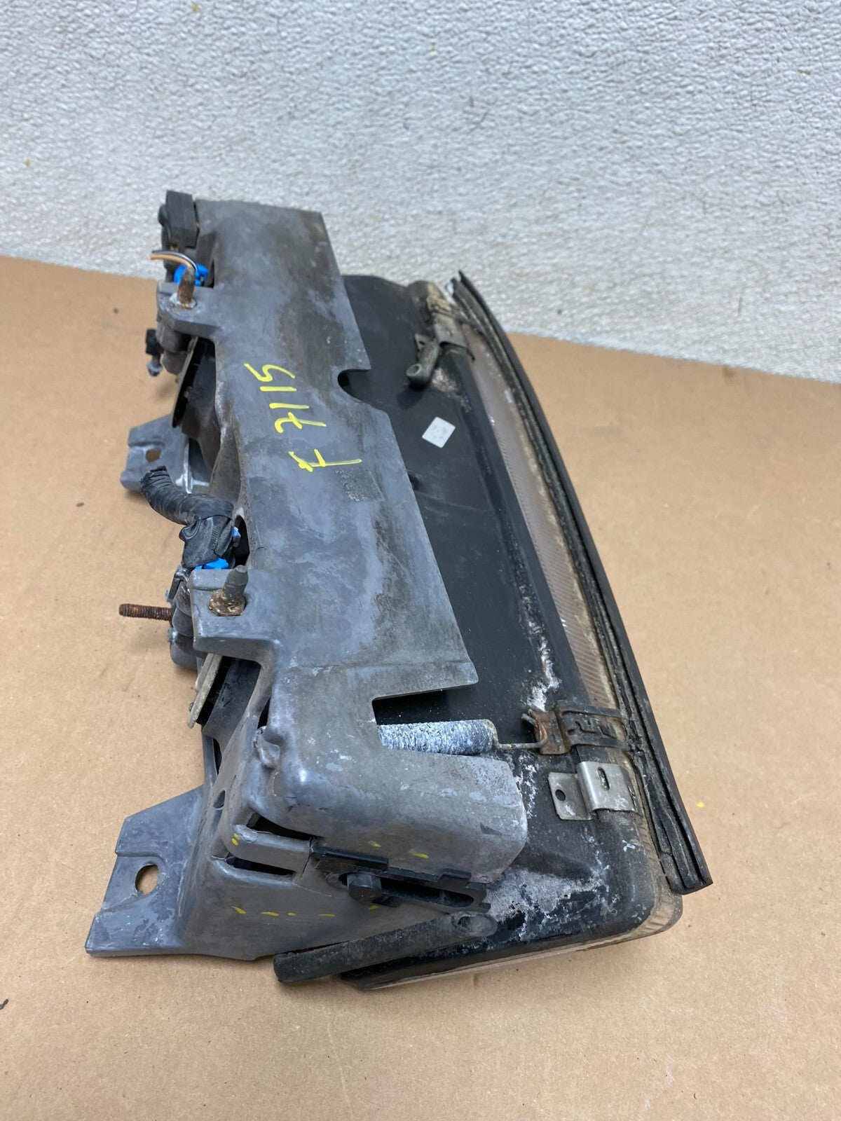 1987 to 1988 Chevrolet Corsica Right Passenger RH Side Headlight F7115 DG14