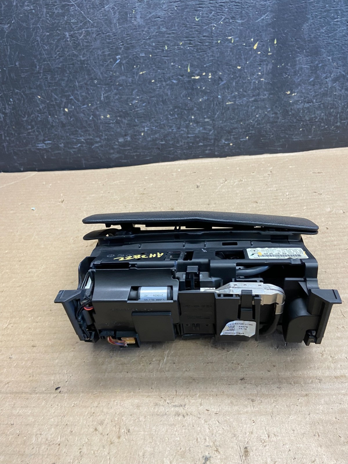 2008 to 2011 Mercedes W204 C300 Dashboard Navigation Display AH3822 DG3