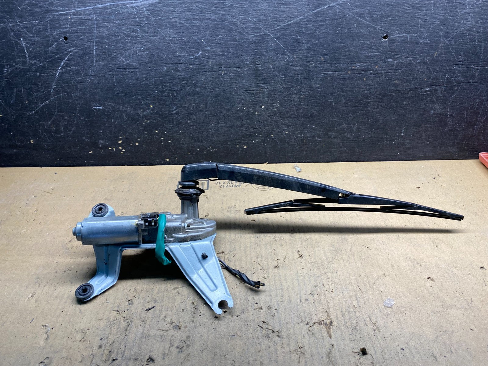 2007 - 2010 Hyundai Santa Fe Rear Glass Windshield Wiper Motor W4288 DG1