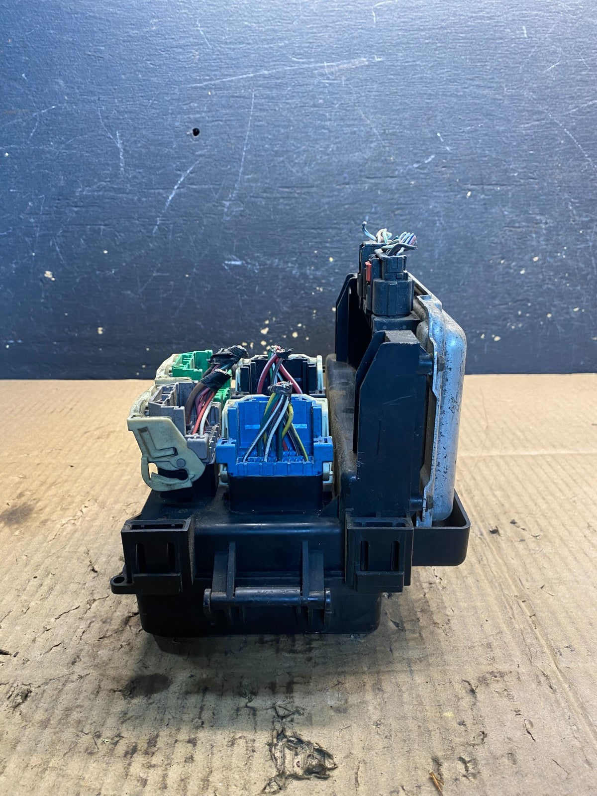 2006 2007 Dodge Charger  Fuse Box Body Control Module BCM AA7572 DG3
