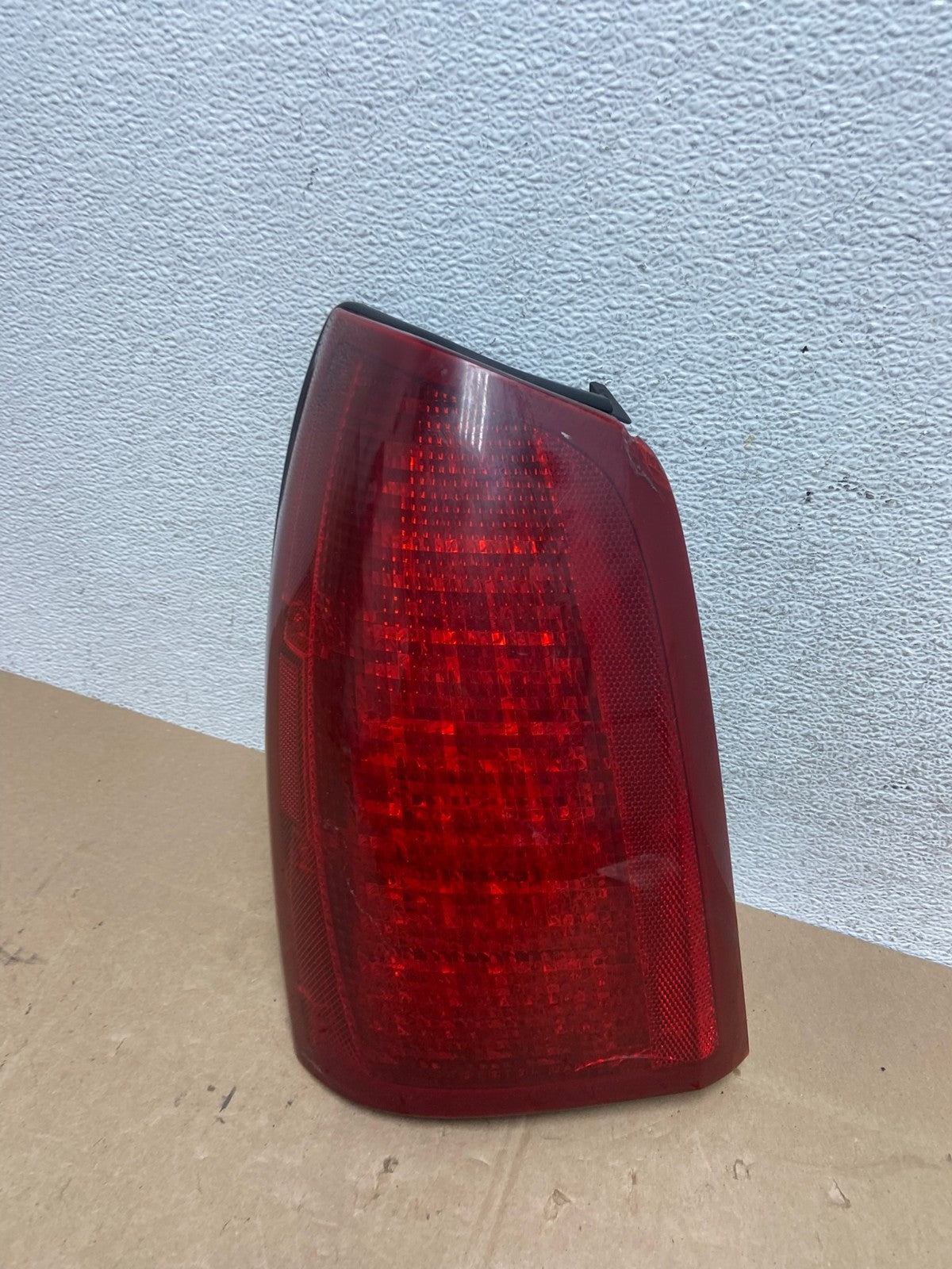 2000 to 2005 Cadillac Deville Left Driver Lh Side Tail Light AE6046 LK0