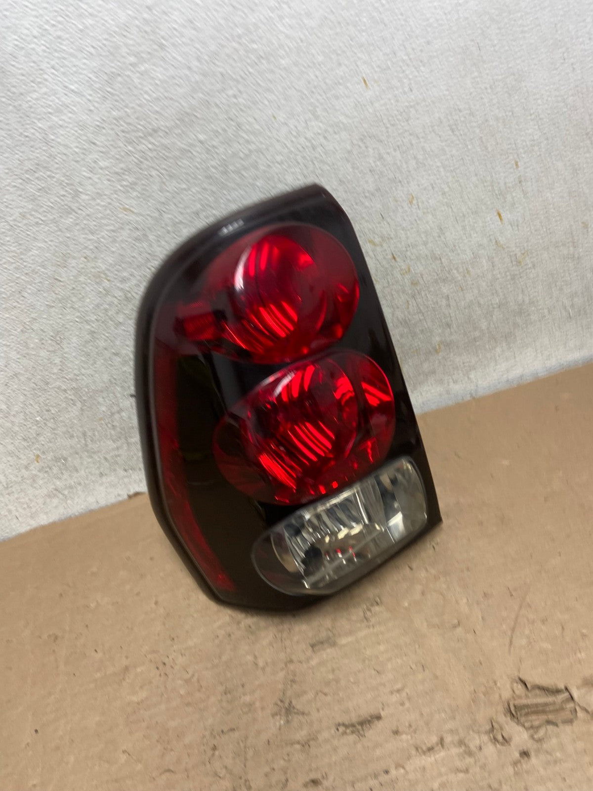 2002 to 2009 Chevrolet Trailblazer Left Driver LH Side Tail Light AI1137 LK2