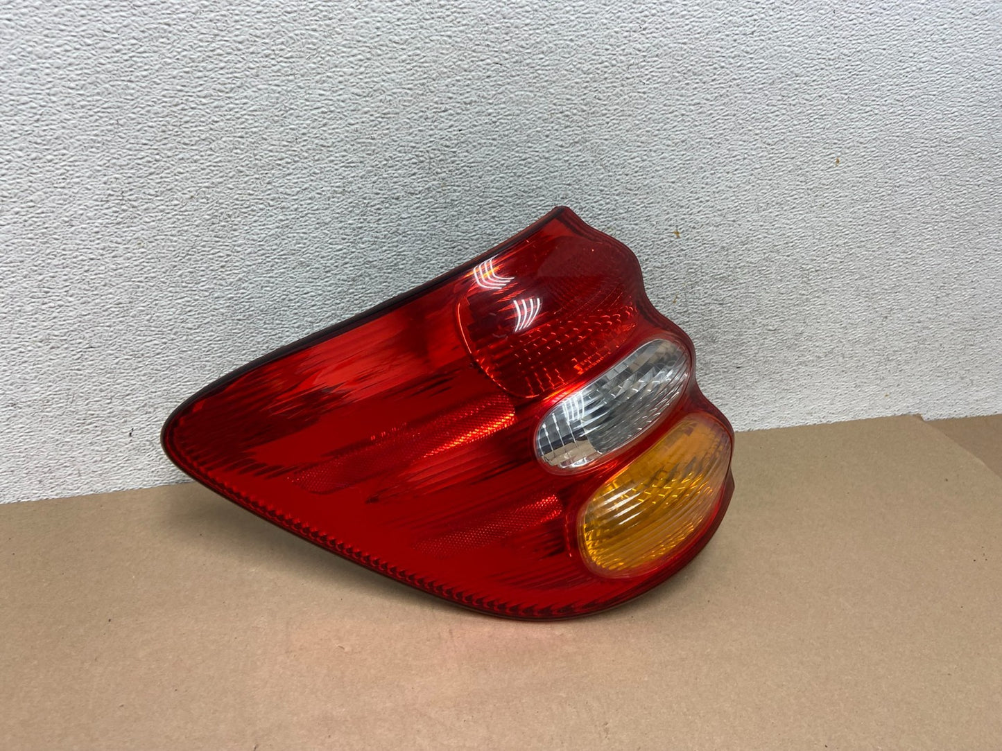2001 to 2004 Toyota Sequoia Left Driver Lh Side Tail Light AG6586 DW2
