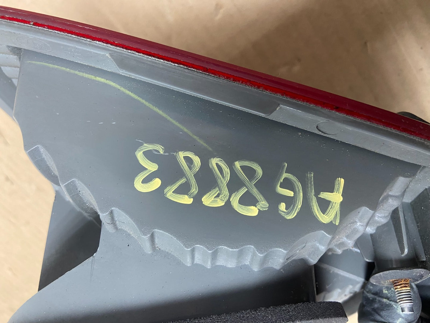 2011 2012 2013 Kia Sorento Right Passenger Inner Tail Light AG8883 DW6
