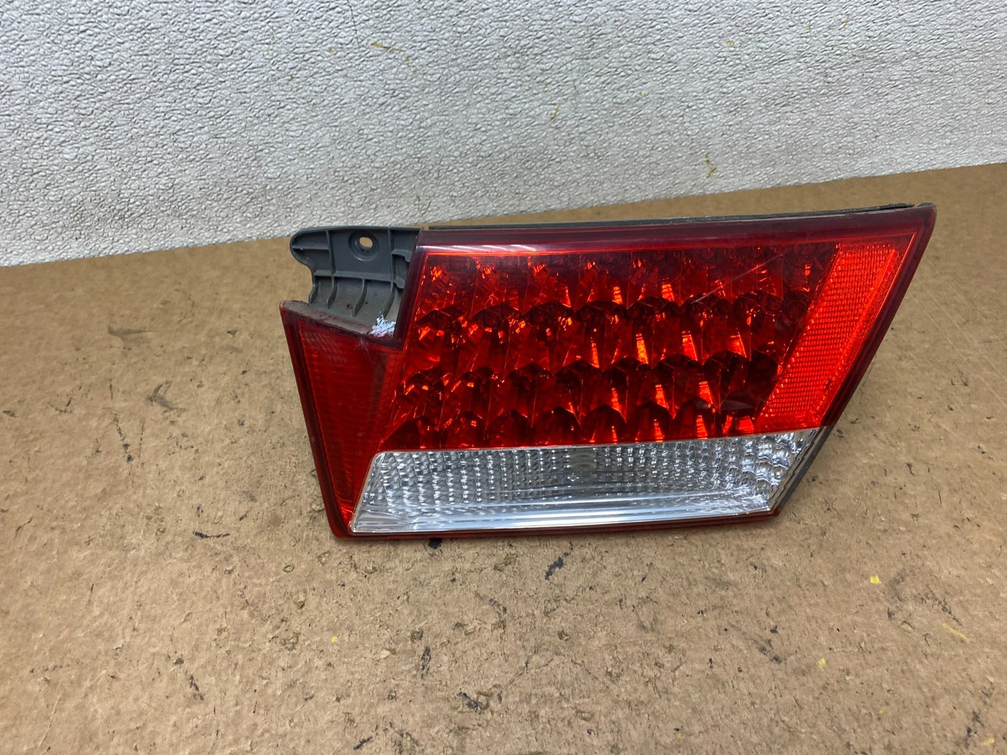 2006 2007 2008 2009 Hyundai Azera Right Passenger Inner Tail Light Oem T0737 DW0
