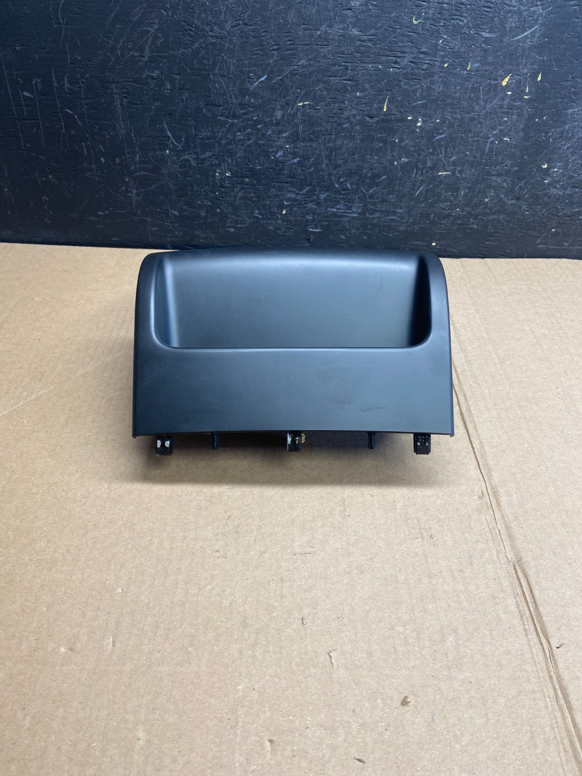 2006-2012 Hyundai Entourage Sedona Center Radio Clock Bezel Air Vent AE4360 DG3