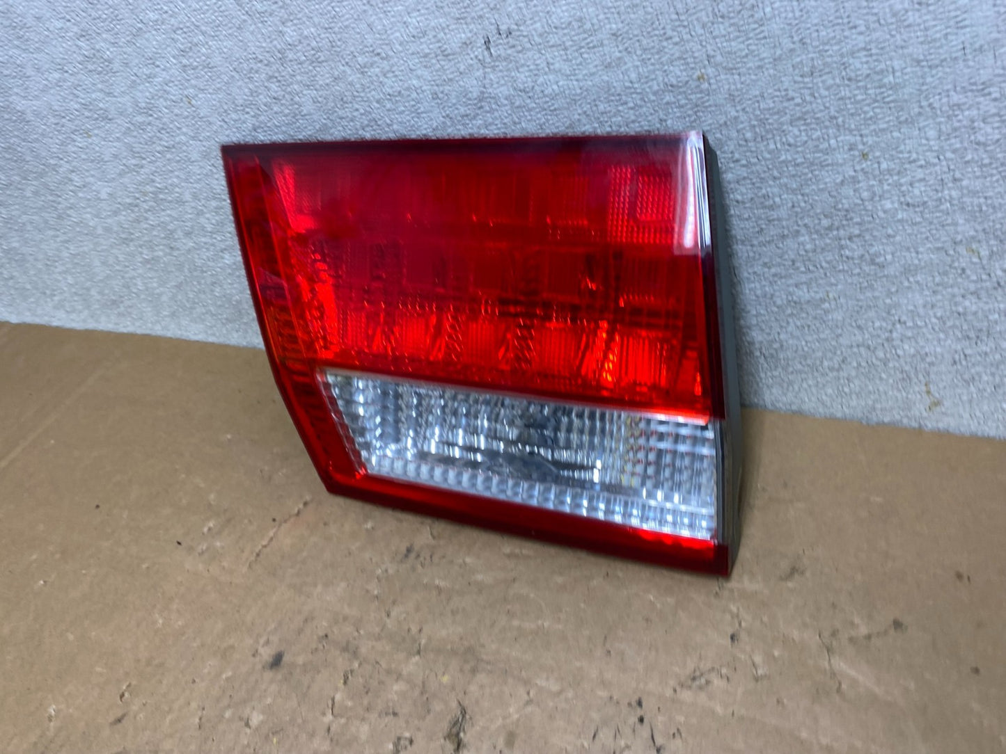 2005 2006 2007 Honda Odyssey Inner Left Driver Lh Tail Light V5622 DW1