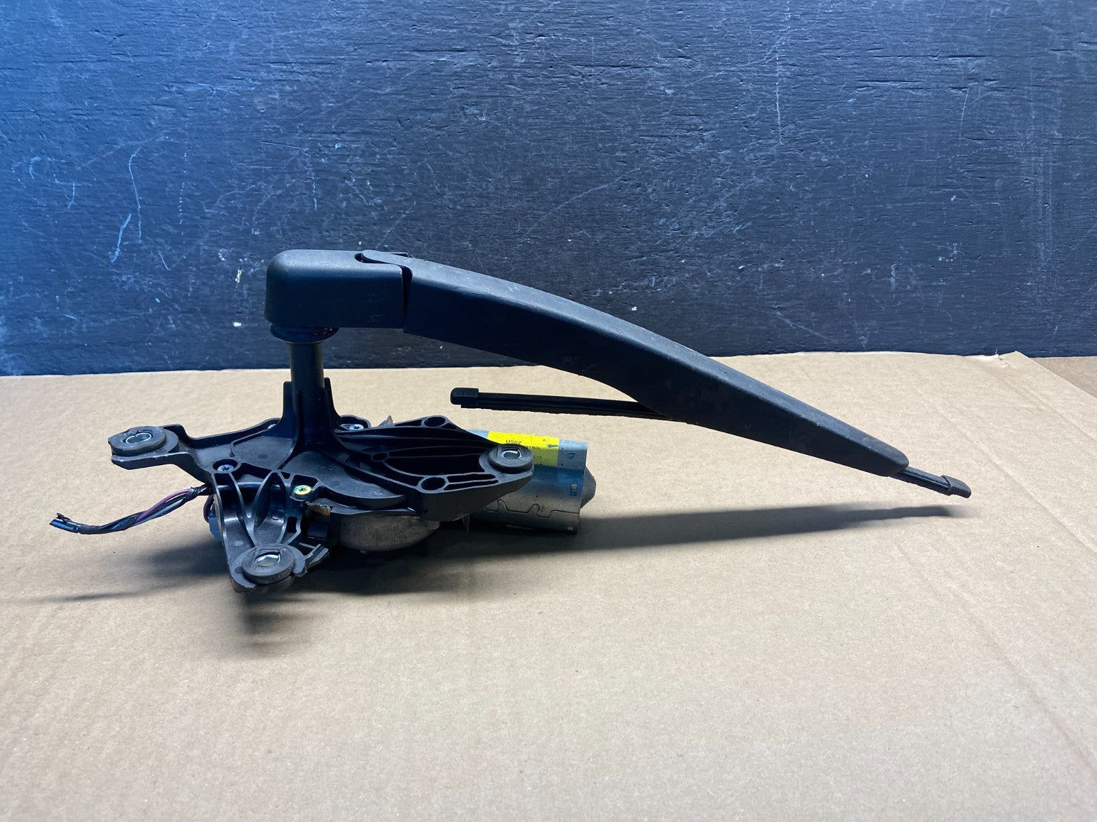 2011 to 2019 Ford Explorer Rear Windshield Wiper Motor AF9357 DG1