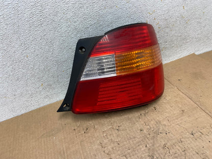 2001 - 2005 Lexus Gs300 Gs400 Gs430 Right Passenger Side Tail Light AI56522