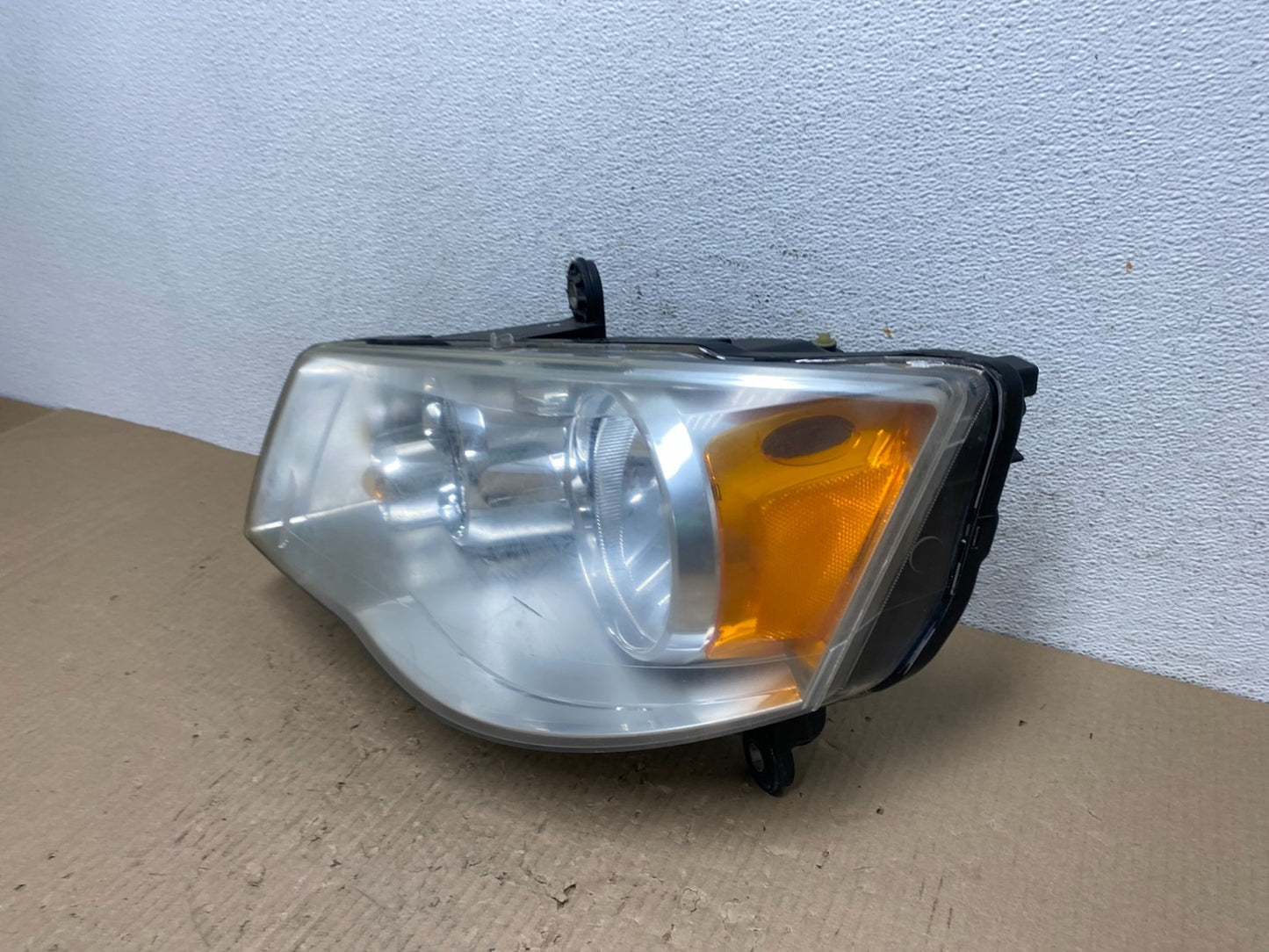 2008 to 2016 Chrysler Town and Country Left Driver Lh Side Headlight AE9764 DW1