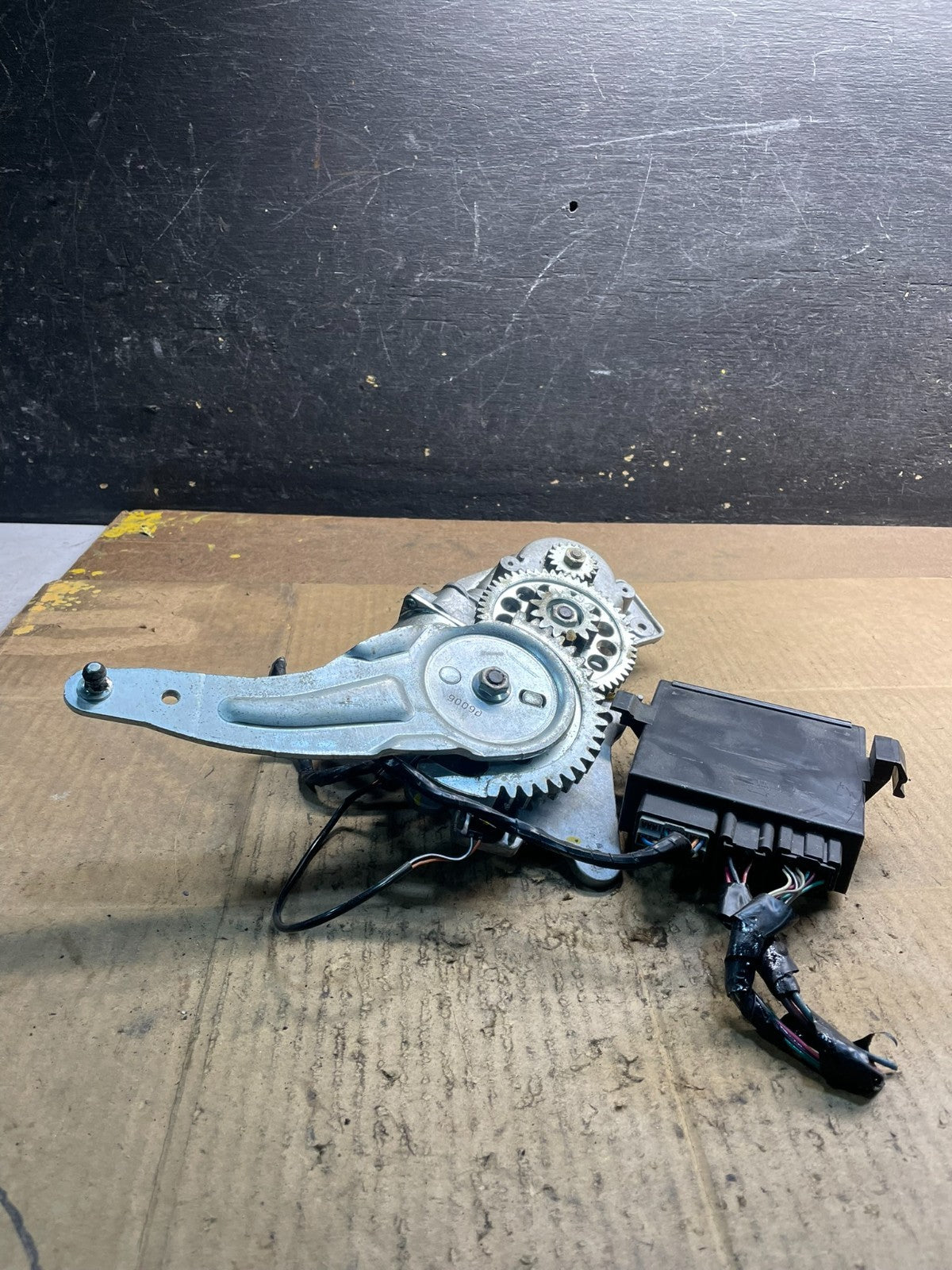 GMC Acadia Yukon Tahoe  Rear Trunk Liftgate Power Motor Actuator OEM y7386 DG3