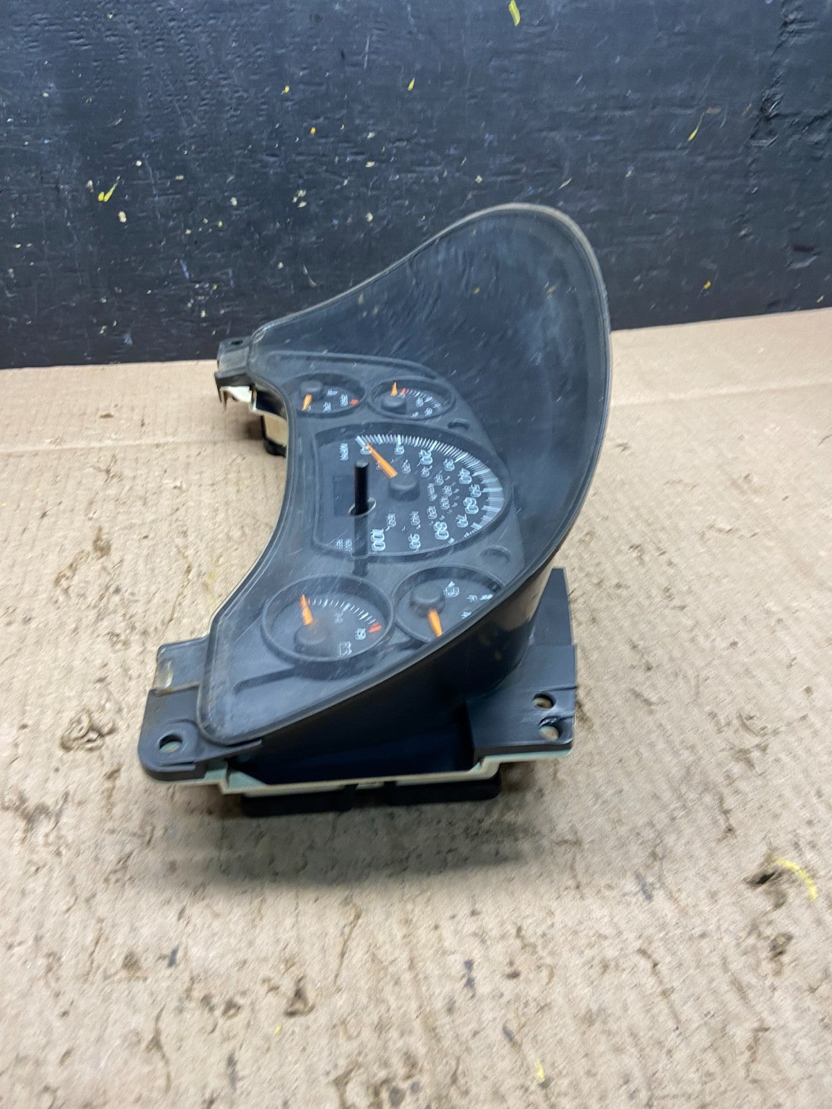 2004 to 2007 Chevrolet Express Speedometer Cluster Gauge Q2030 DG3