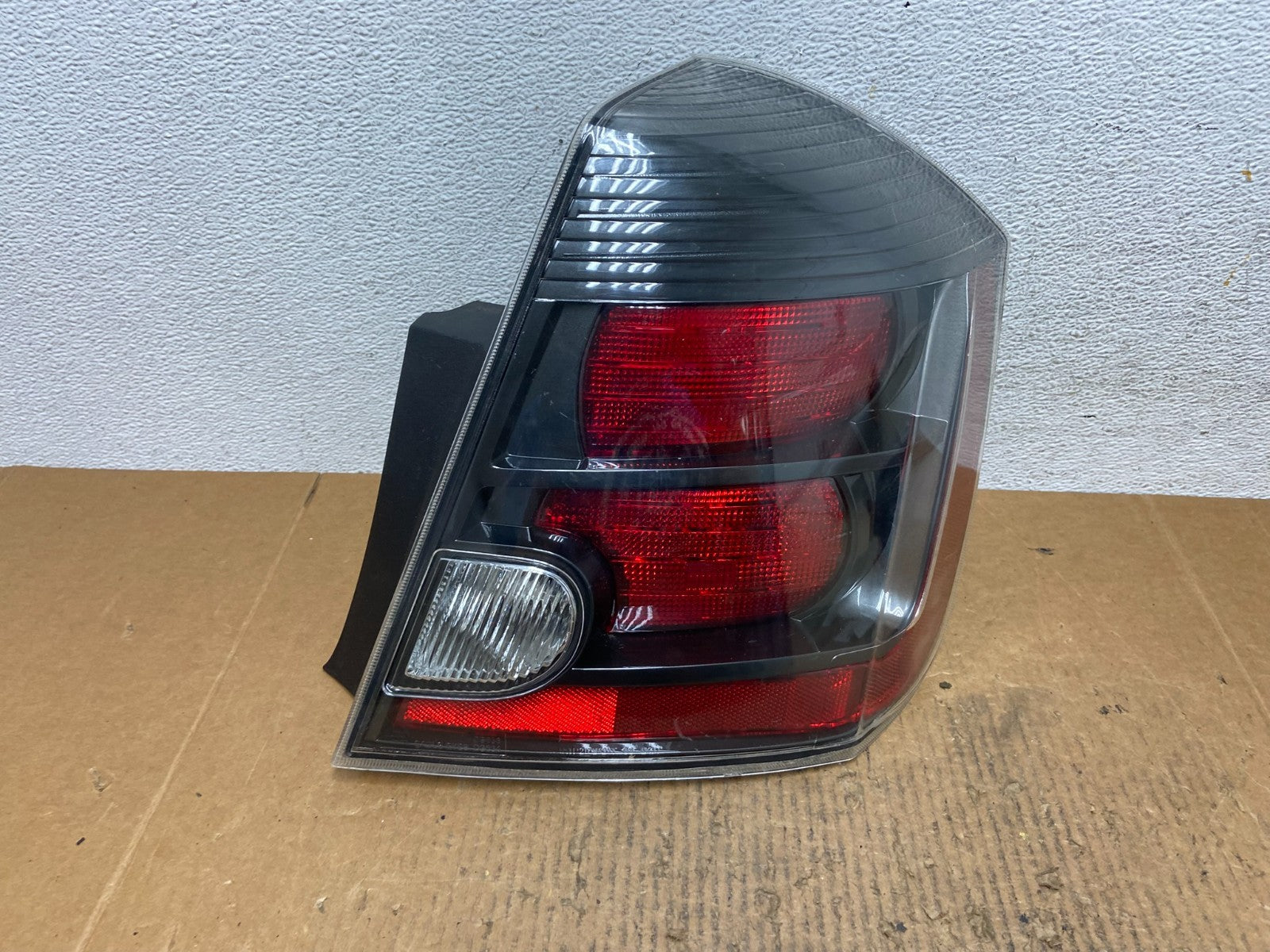 2010 2011 2012 Nissan Sentra Right Passenger Rh Black Tail Light AE1657 DW0