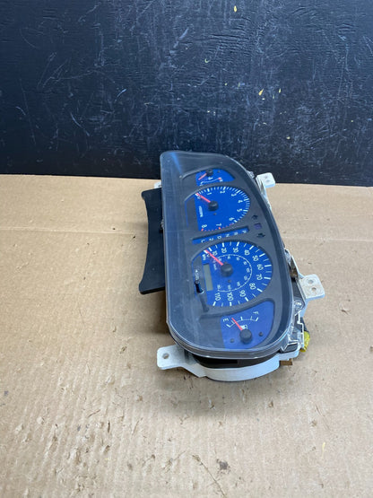 2001 2003 Toyota Sienna Speedometer Cluster Gauge AC6393 DG2