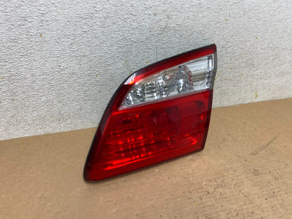 2000-2001 Infiniti i30 Right Passenger Rh Side Tail Light Inner Oem O9799 DW2