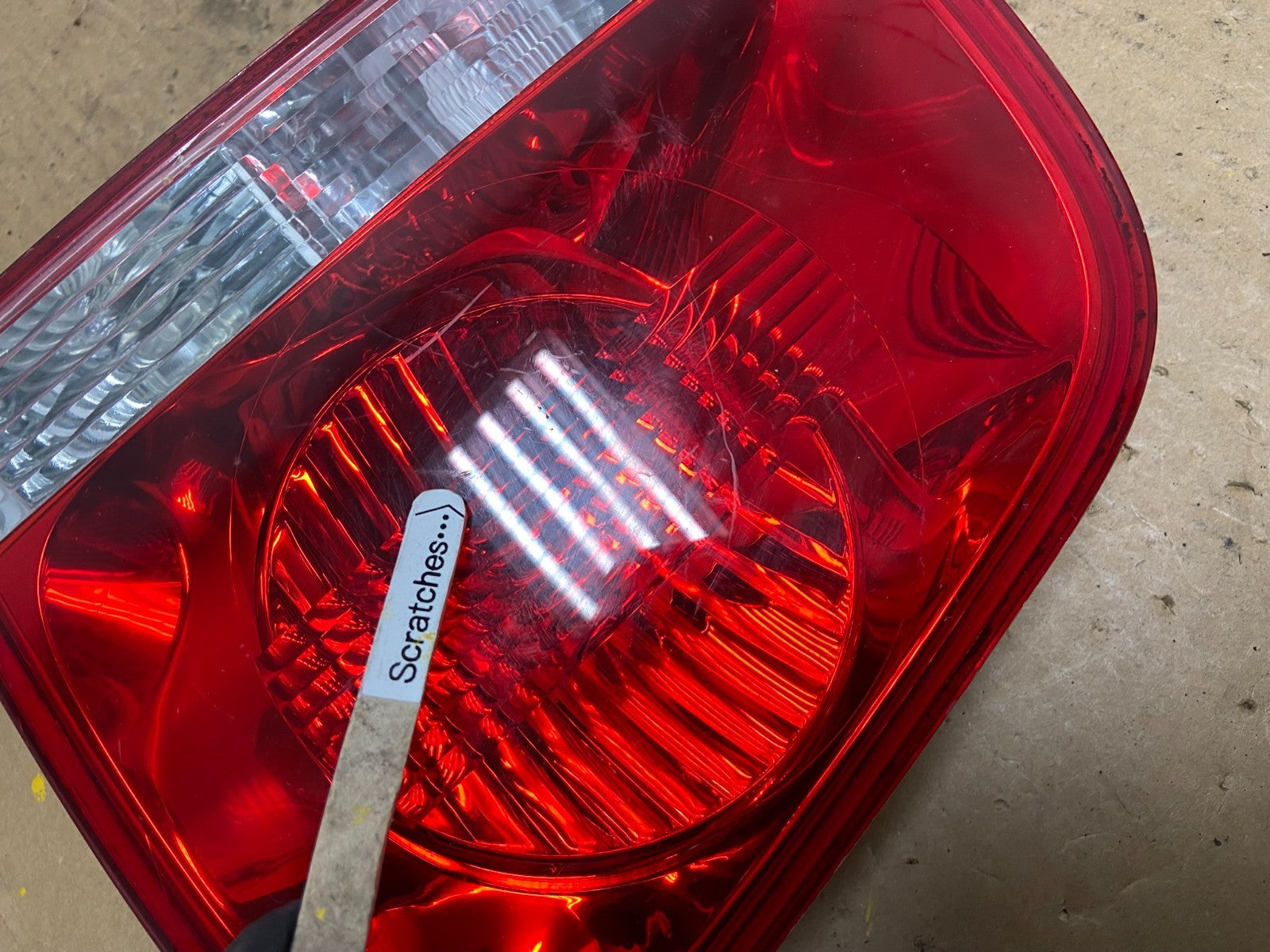 2004-2007 Volkswagen Touareg Right RH Side Inner Tail Light Oem Z7736 PS3