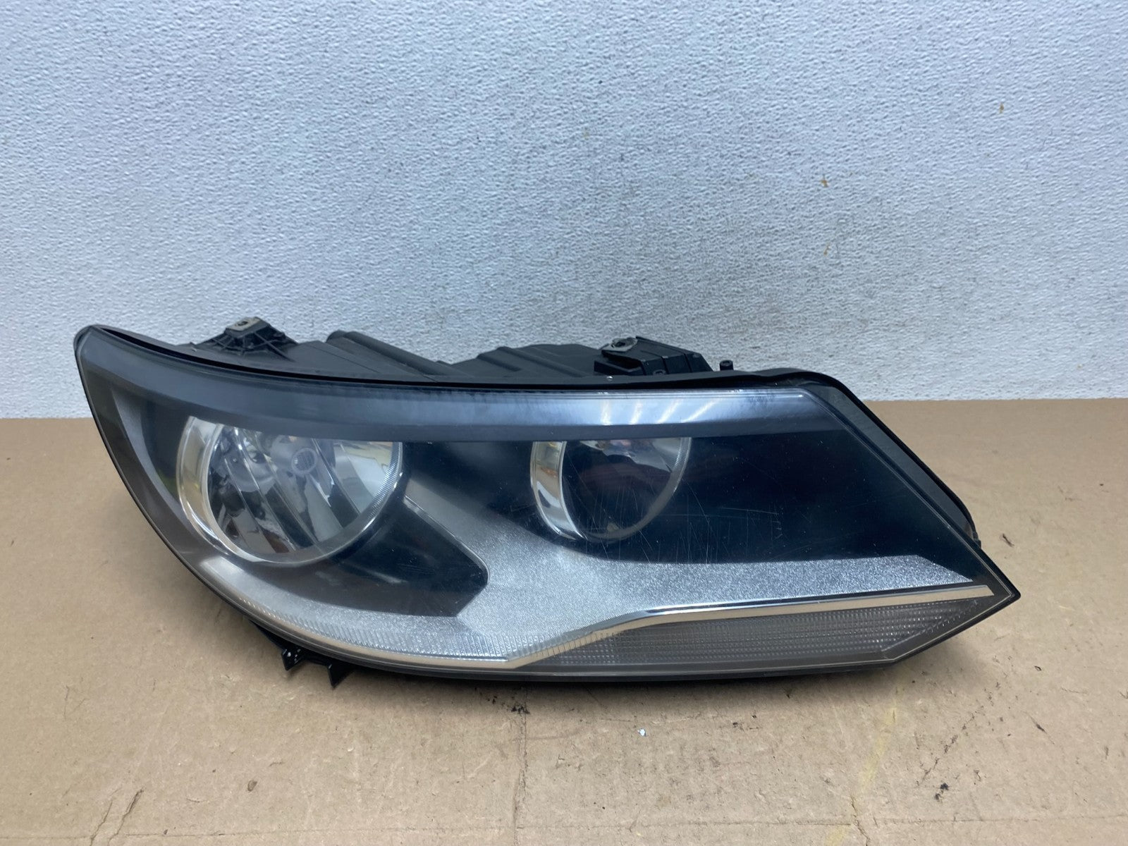 2012 to 2018 Volkswagen Tiguan Right Passenger RH Halogen Headlight AE6885 DW0