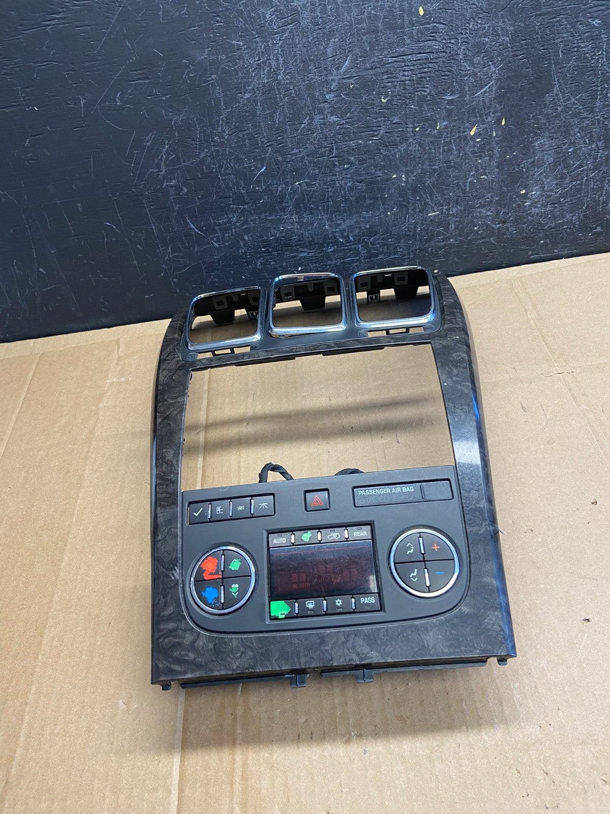 2007 - 2012 GMC Acadia A/C Heater Climate Control Radio Panel Bezel OE AD2087 DG3