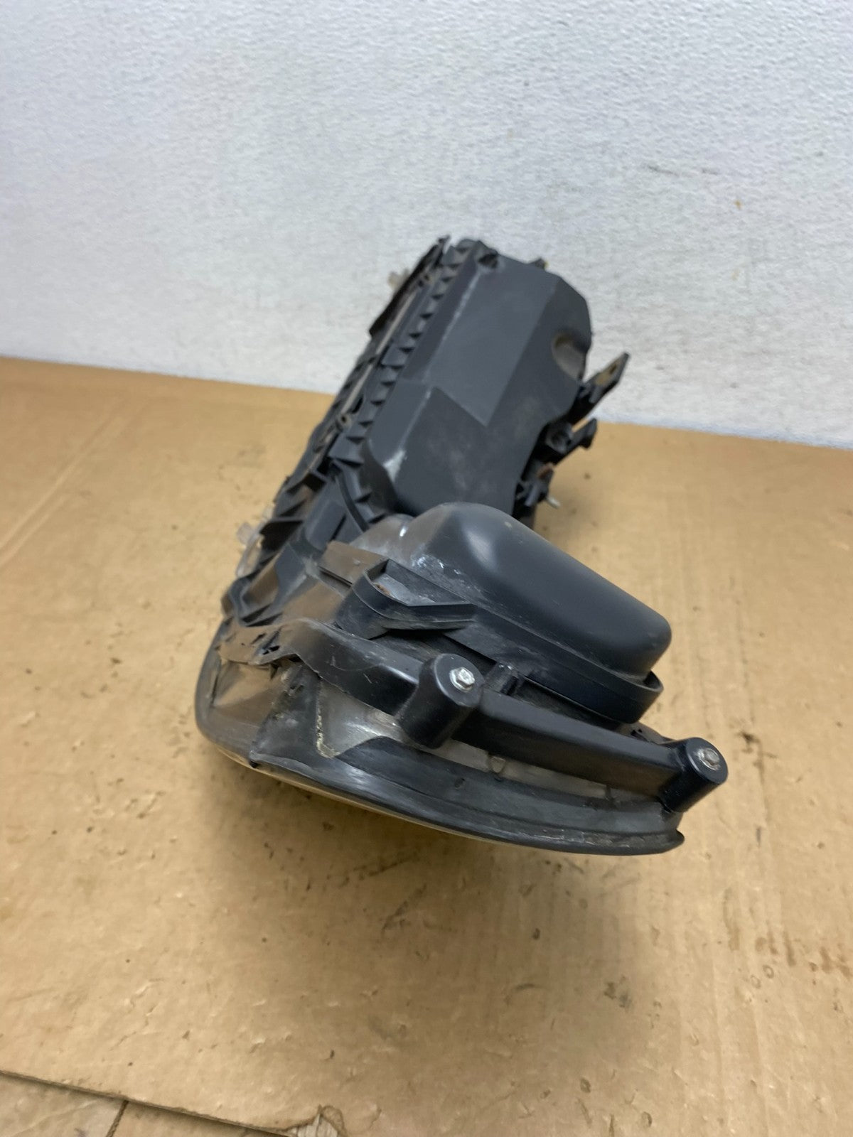 2005 to 2011 Lincoln Town Car Right Passenger Rh Side Headlight AD3766 DW6