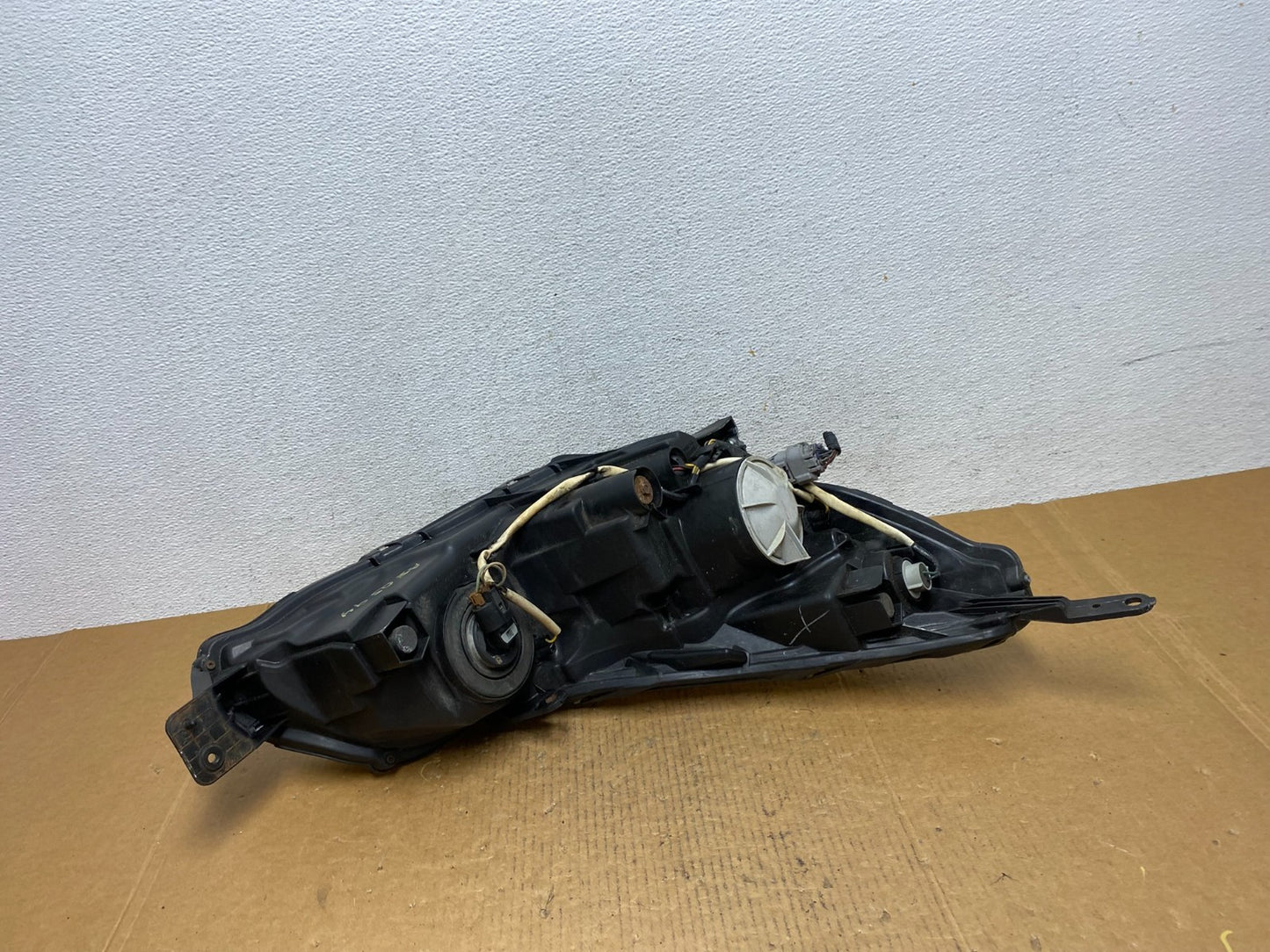 2010 2011 2012 Subaru Legacy Outback Left Driver Halogen Headlight AE0594 DW5