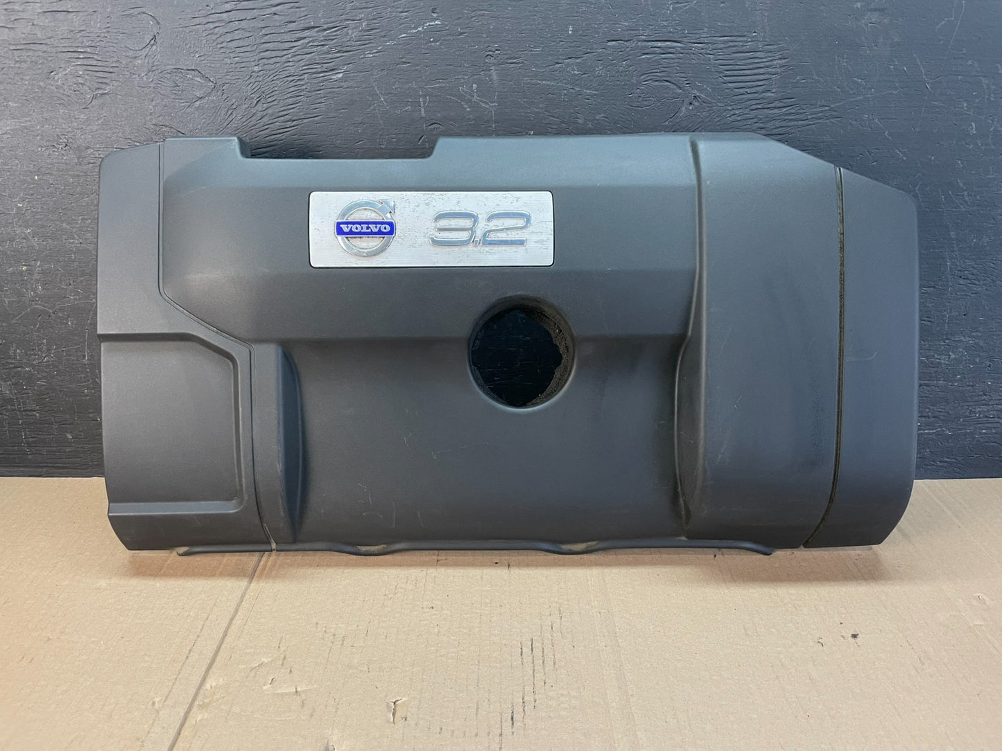 2008 to 2015 Volvo XC70 3.2L Engine Motor Top Upper Cover Panel AD8619 DG0