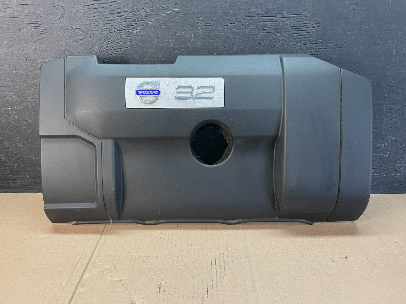 2008 to 2015 Volvo XC70 3.2L Engine Motor Top Upper Cover Panel AD8619 DG0