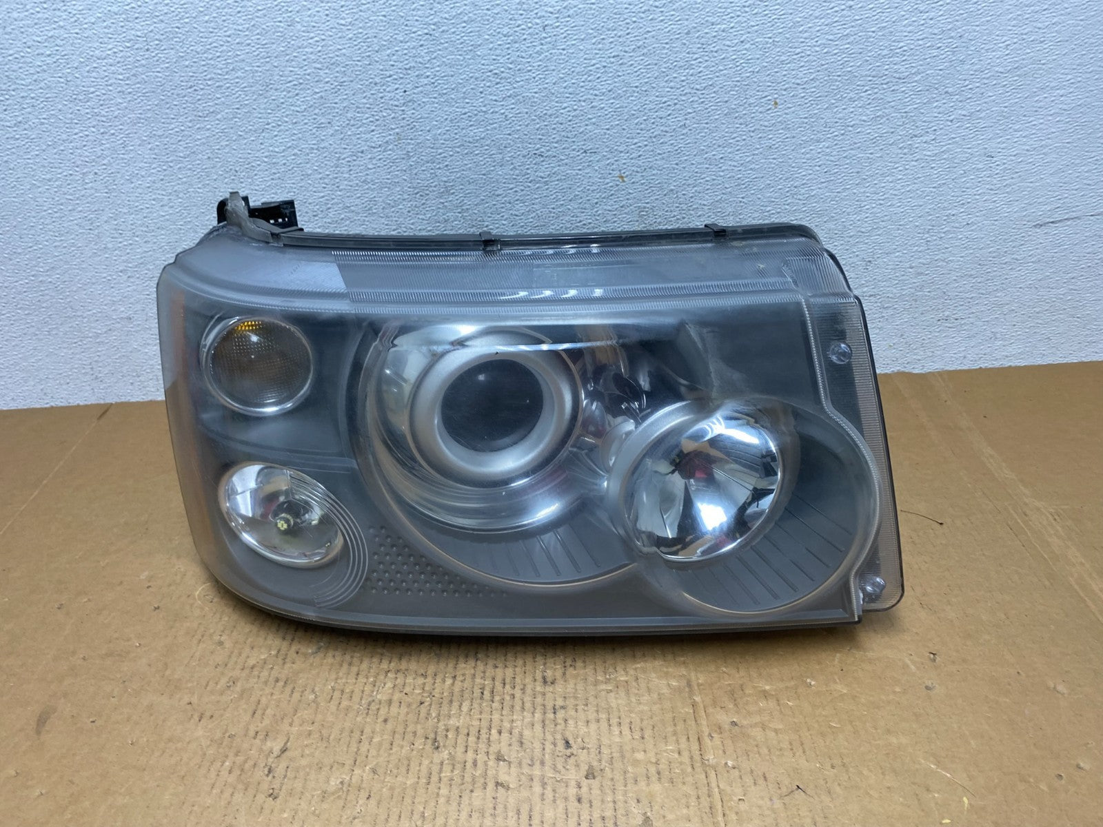 2006-2009 Land Rover Range Rover Right Passenger Xenon Headlight AE0457 DW0