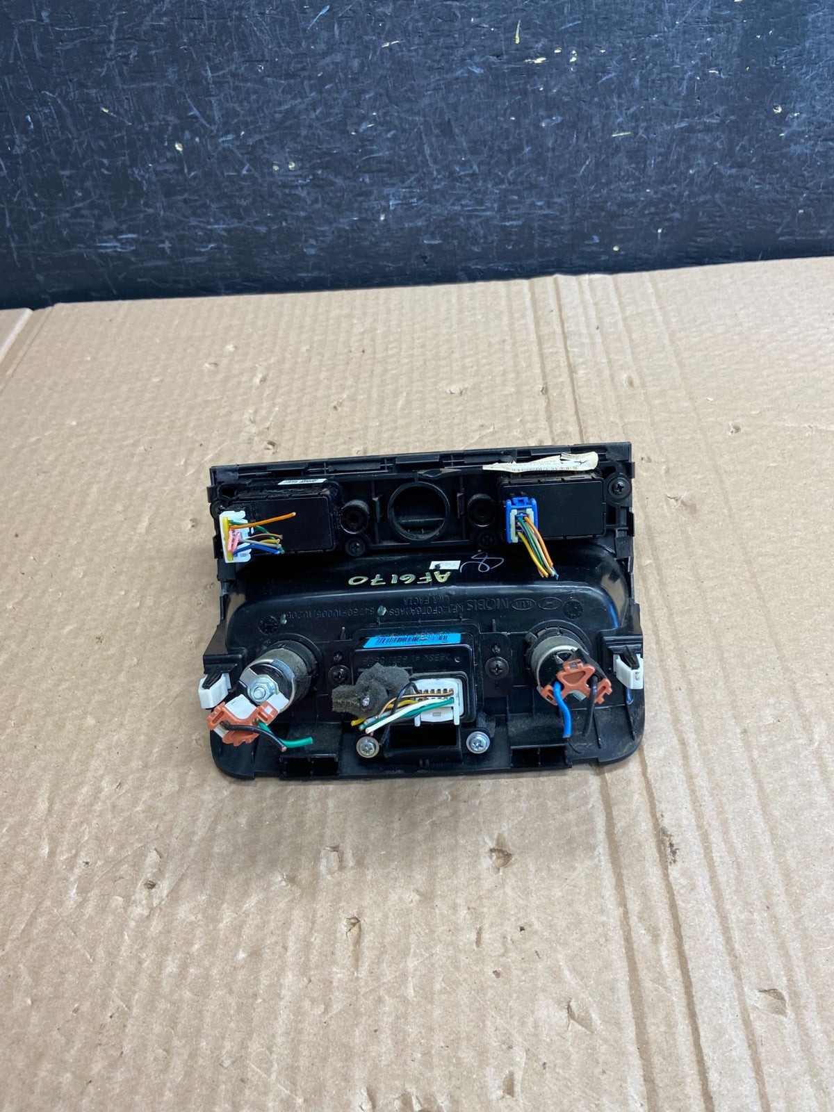 2011-2013 Kia Sorento Center Seat Heater Switches Aux USB Power Outlet AF6170 DG3