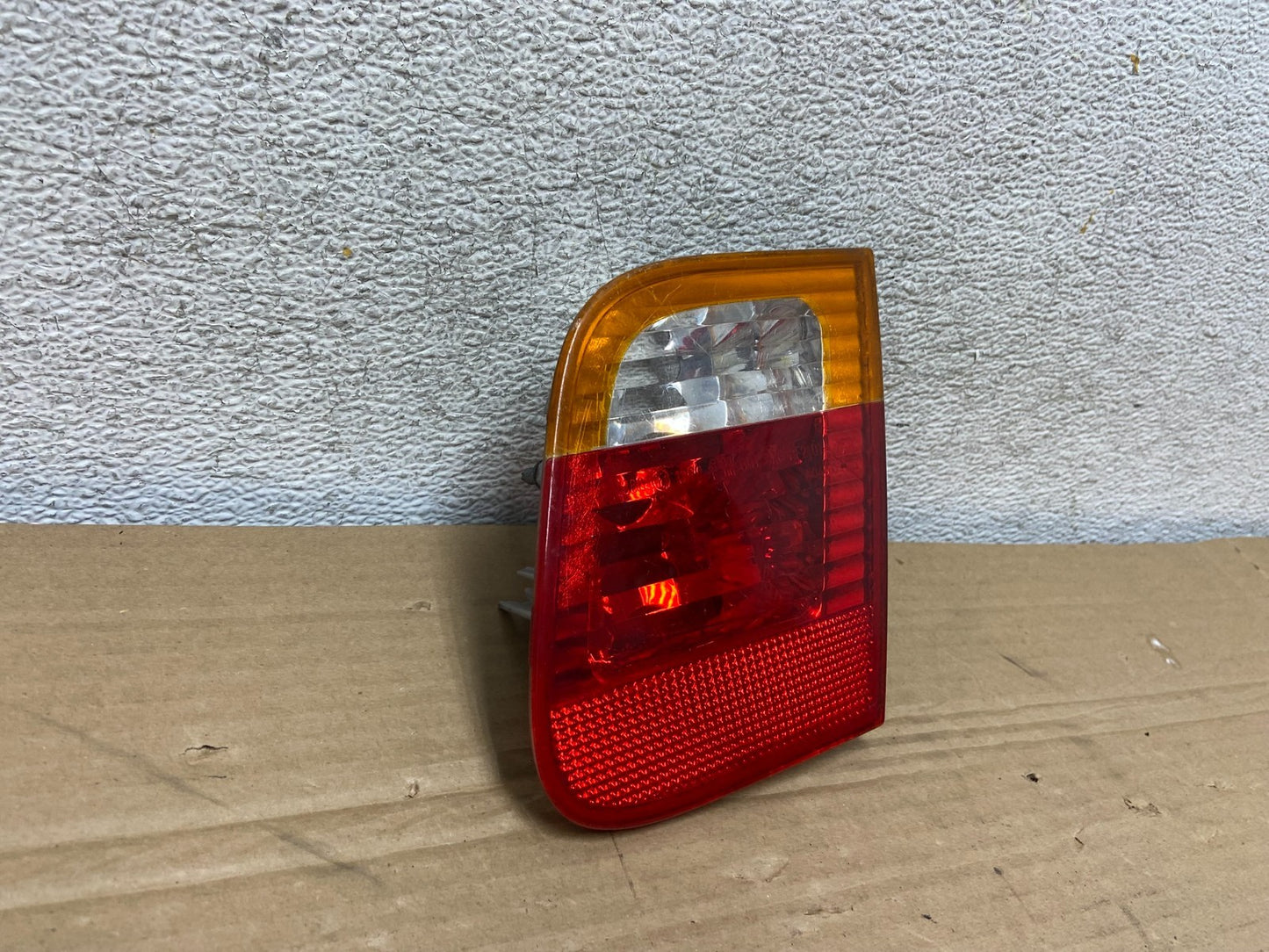 2002 - 2005 BMW 3 E46 Series Right Passenger Inner Tail Light AG8981 DW1