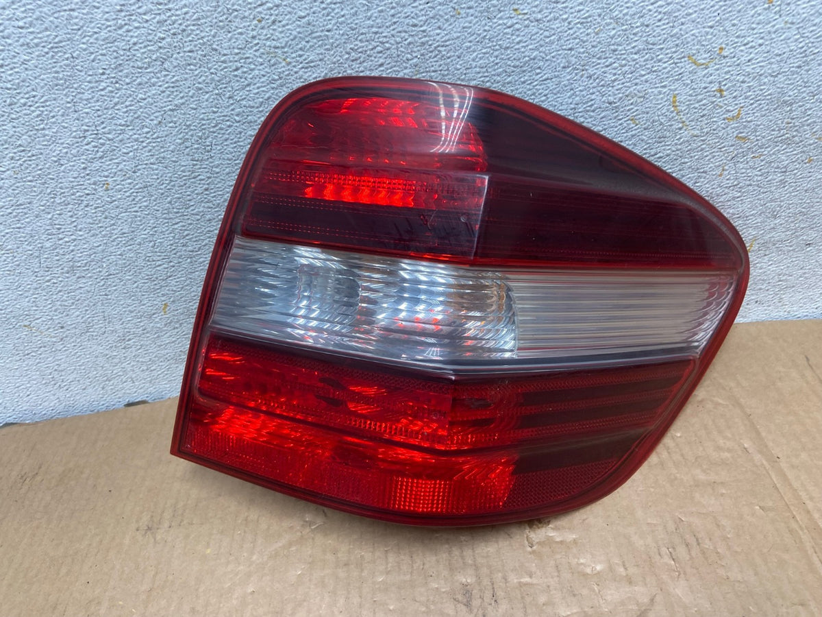 2009 to 2011 Mercedes ML350 ML-Class Right Passenger RH Tail Light AI6986 LK0