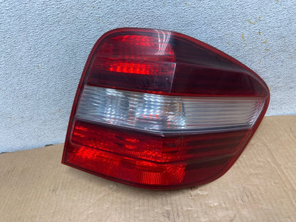 2009 to 2011 Mercedes ML350 ML-Class Right Passenger RH Tail Light AI6986 LK0