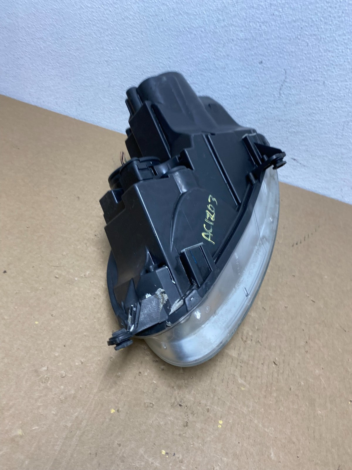 2005 - 2010 Volkswagen Jetta Right Passenger RH Side Headlight Halogen AC1203 DW9