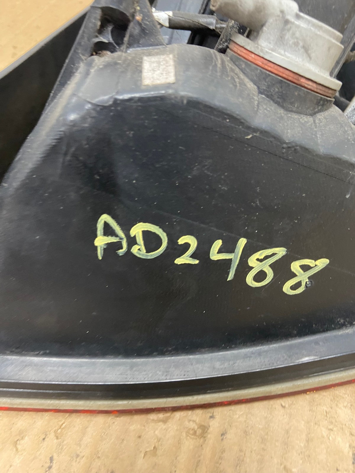 2005 - 2007 Chrysler 300 Left Driver Lh Side Tail Light AD2488 LK8