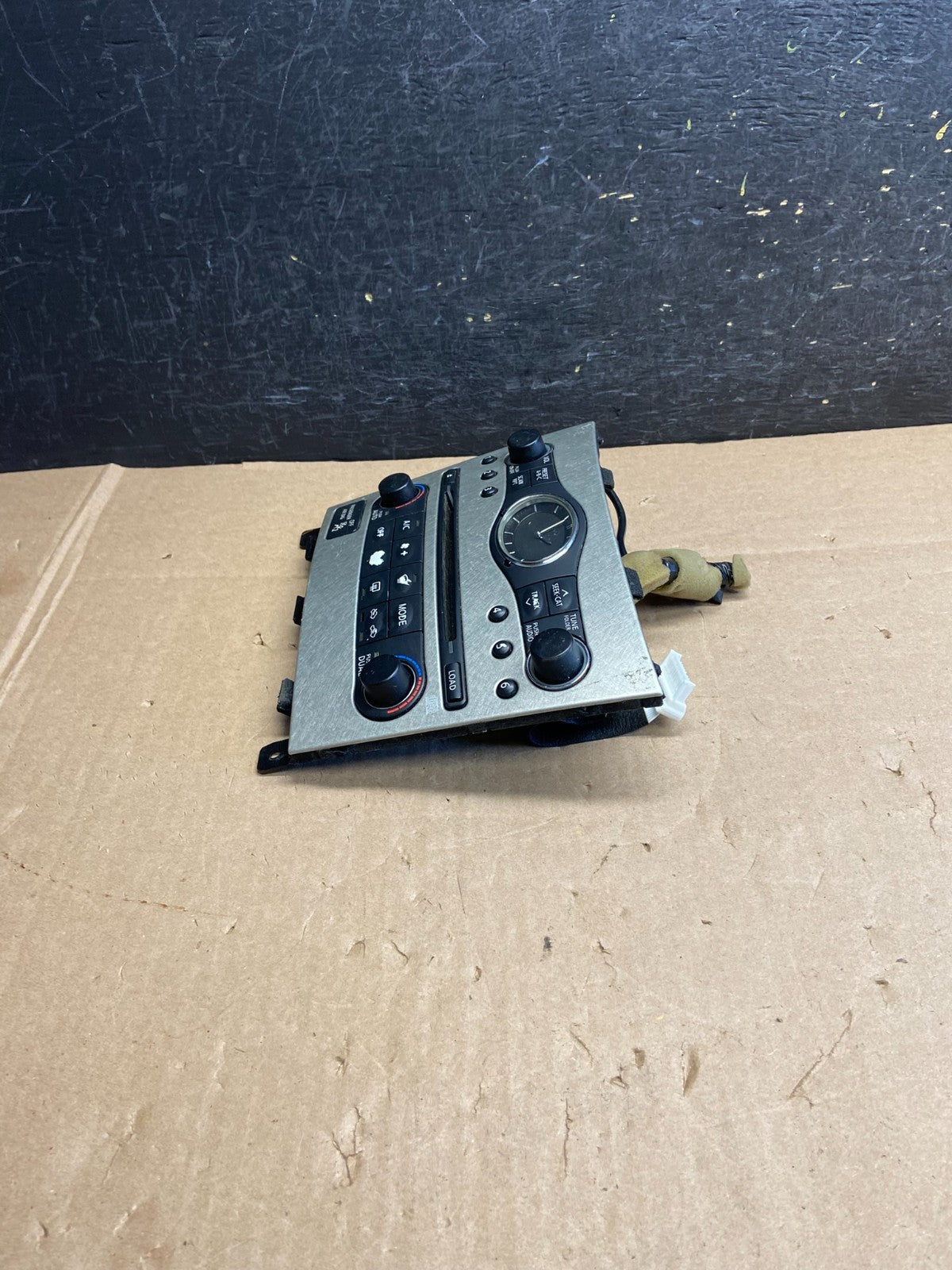 2007 to 2009 Infiniti G35 G37 Radio Player Climate Control Panel Bezel AI6356 DG2