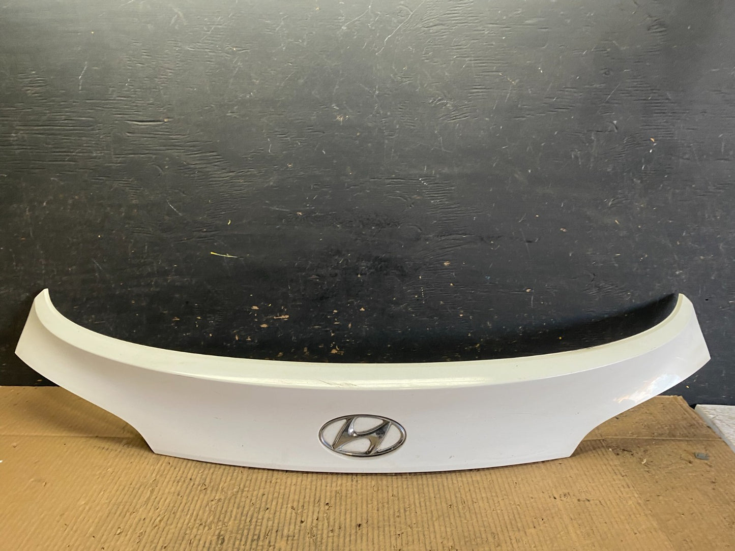 2011 to 2015 Hyundai Tucson Liftgate Tailgate Trunk Trim Molding T6786 DG0