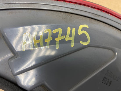 2009 to 2010 Hyundai Sonata Right Passenger Side Tail Light AH7745 LK6
