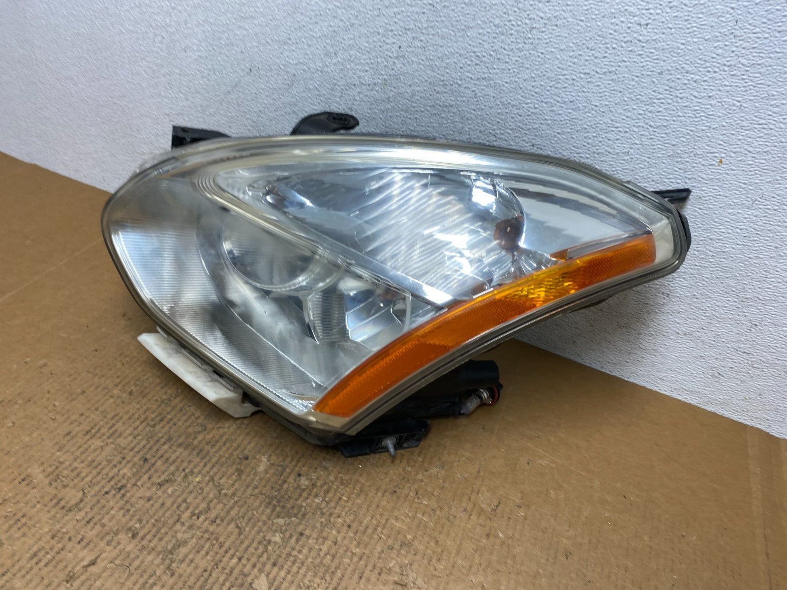 2008 to 2013 Nissan Rogue Left Driver LH Halogen Headlight AE1622 DW1