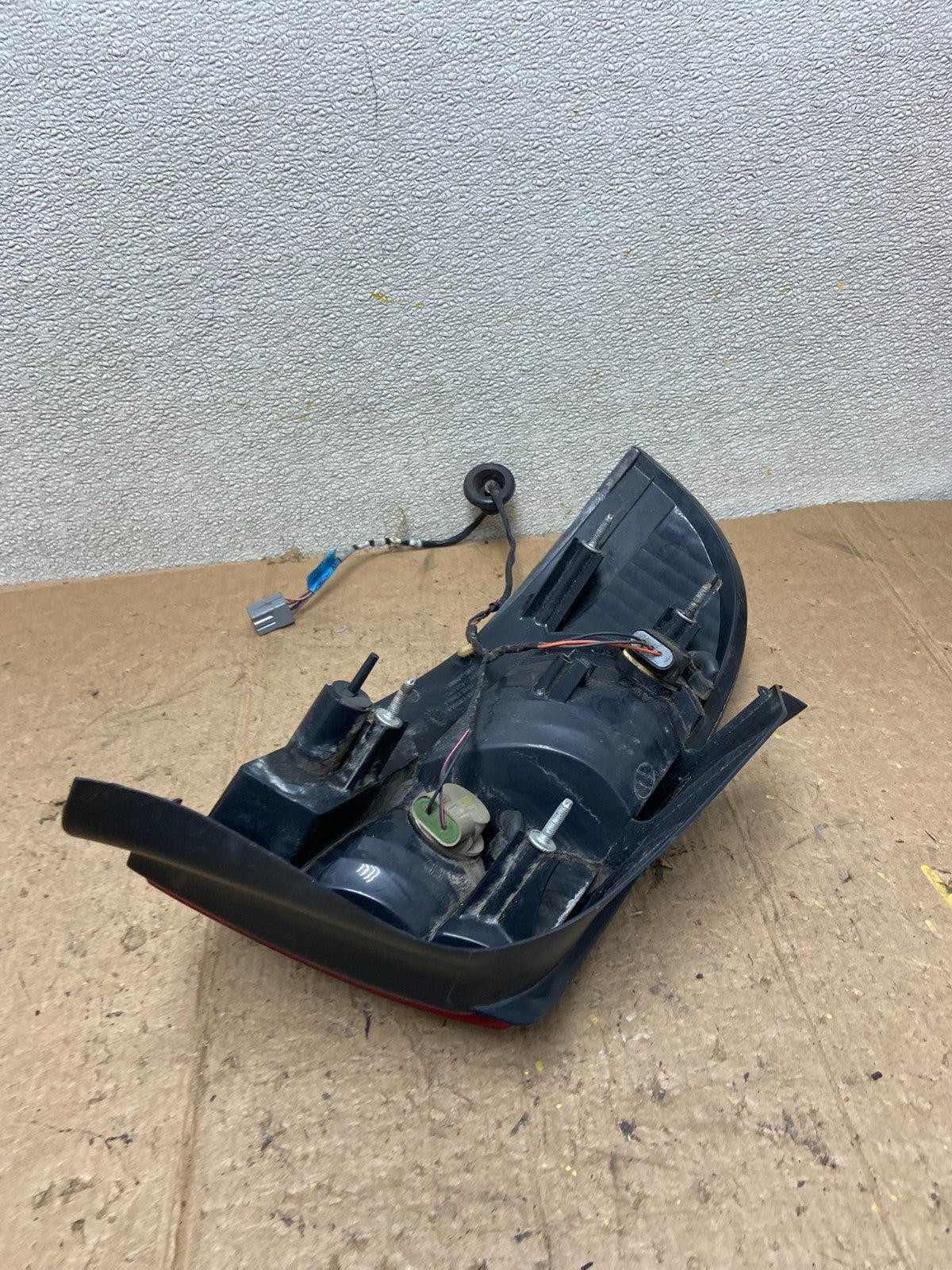 2000 - 2003 Mercury Sable Sedan Right Passenger Rh Side Tail Light OEM AA43554
