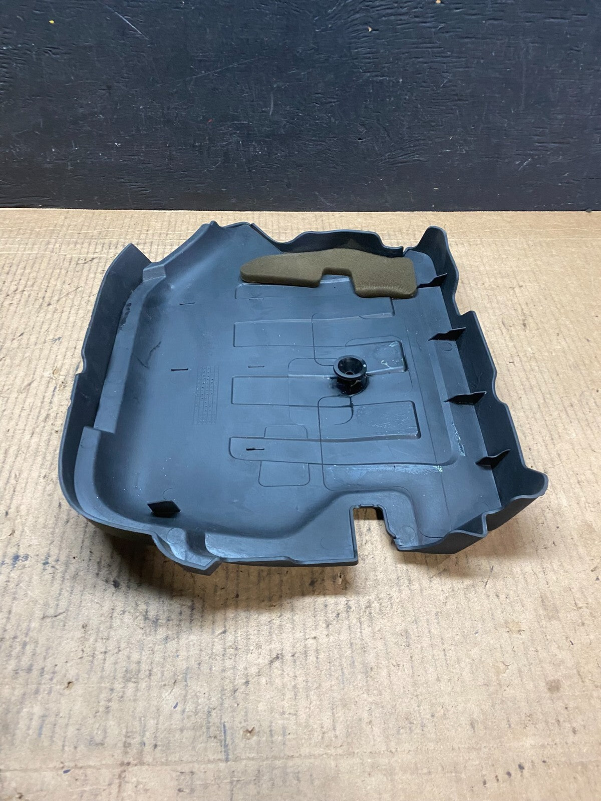 2008 to 2012 Chevrolet Malibu Engine Cover Plastic Motor Shield G2791 DG17