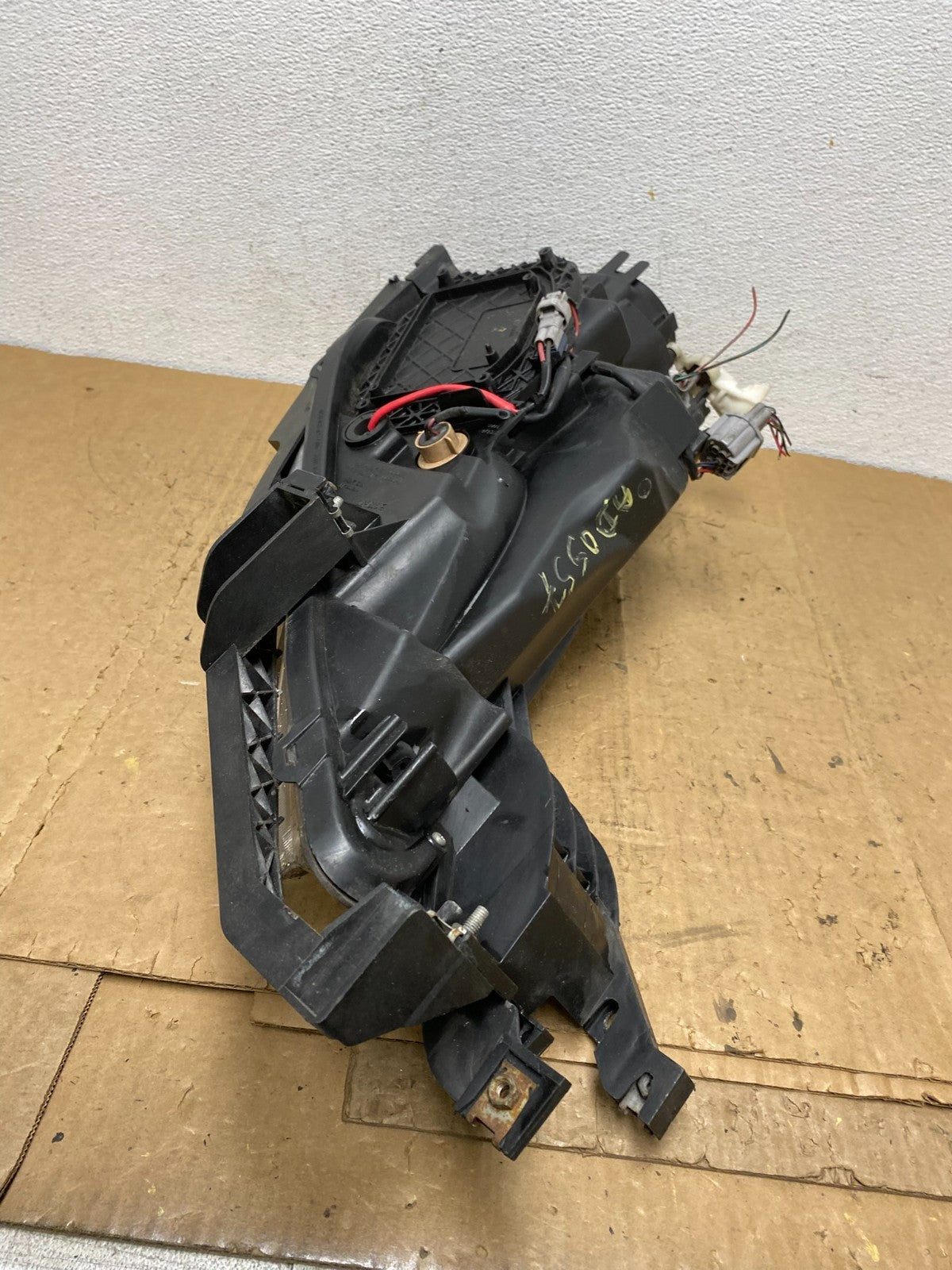2009 - 2010 Mazda 6 Left Driver LH Side Halogen Headlight AD0557 DW6