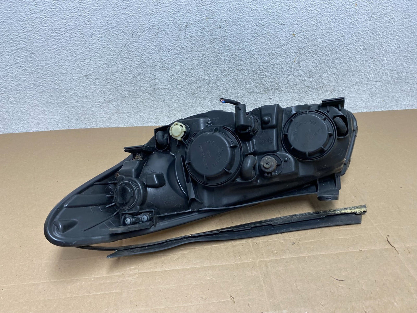 2007 2008 2009 2010 Hyundai Elantra Right Passenger Side Headlight AE4910 DW5