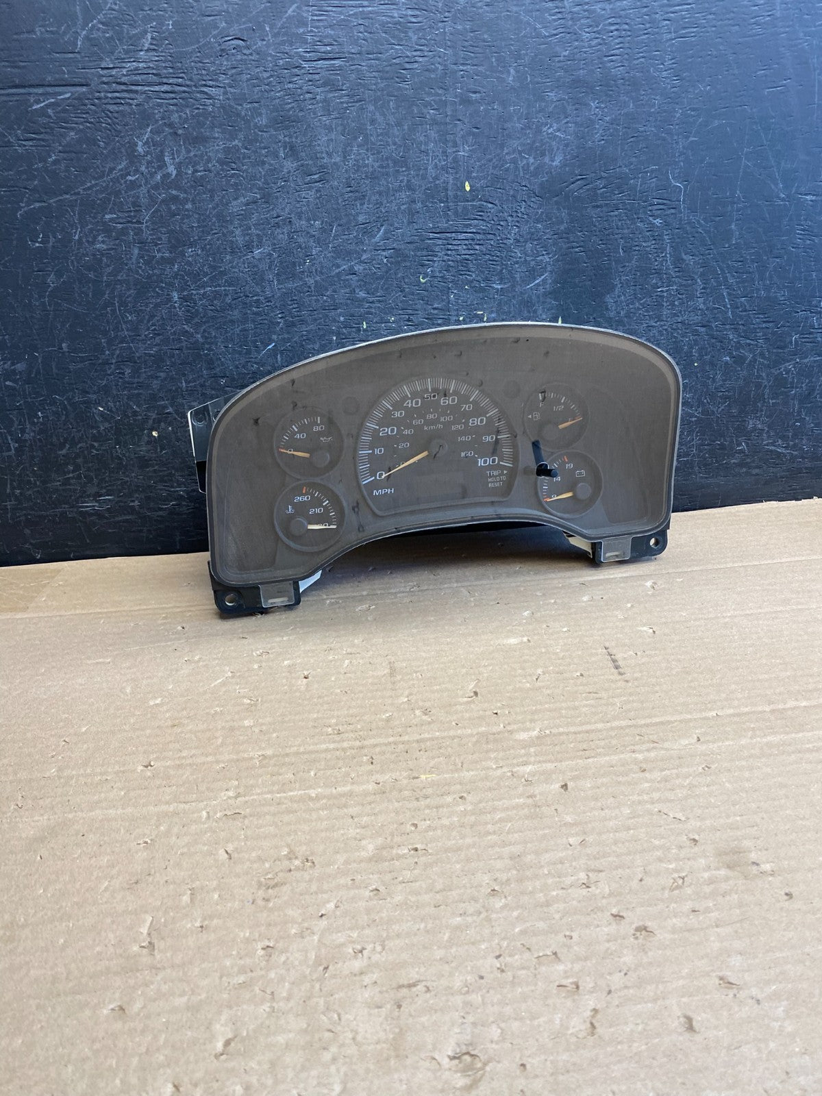 2004 to 2007 Chevrolet Express Speedometer Cluster Gauge AG6311 DG0