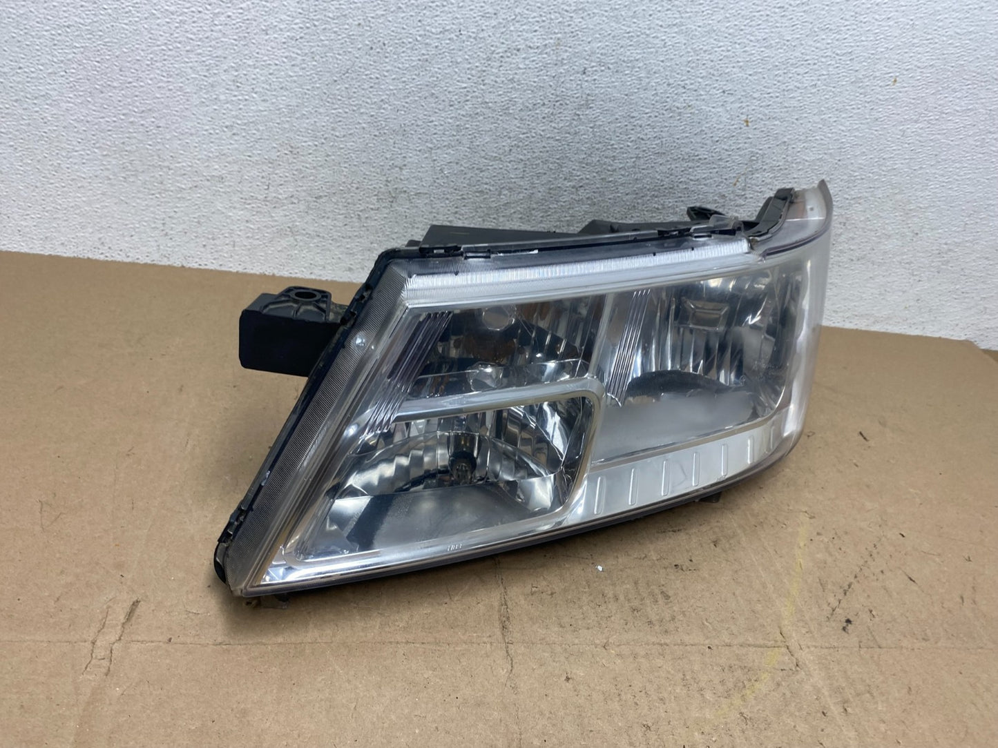 2009 to 2017 Dodge Journey Headlight Left Driver Lh Side Halogen AE6872 DW2