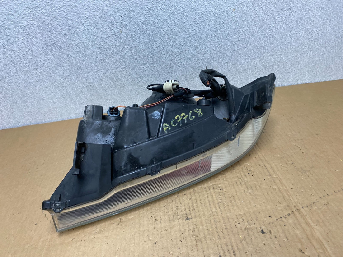 2001 to 2003 Acura MDX Passenger Right RH Headlight AC7768 DW6