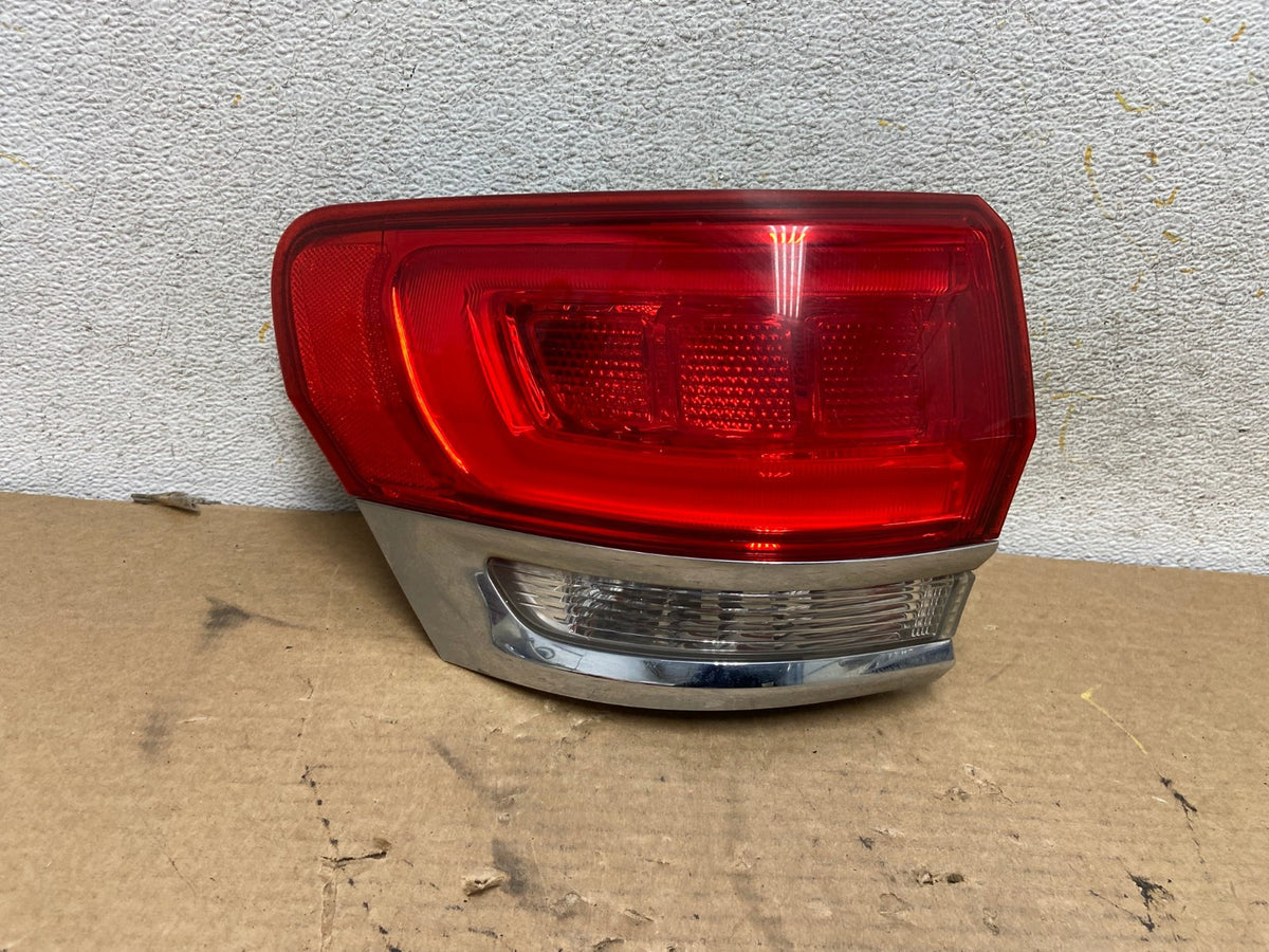2014 - 2018 Jeep Grand Cherokee Left Driver LH Side Tail Light A4325 LK0