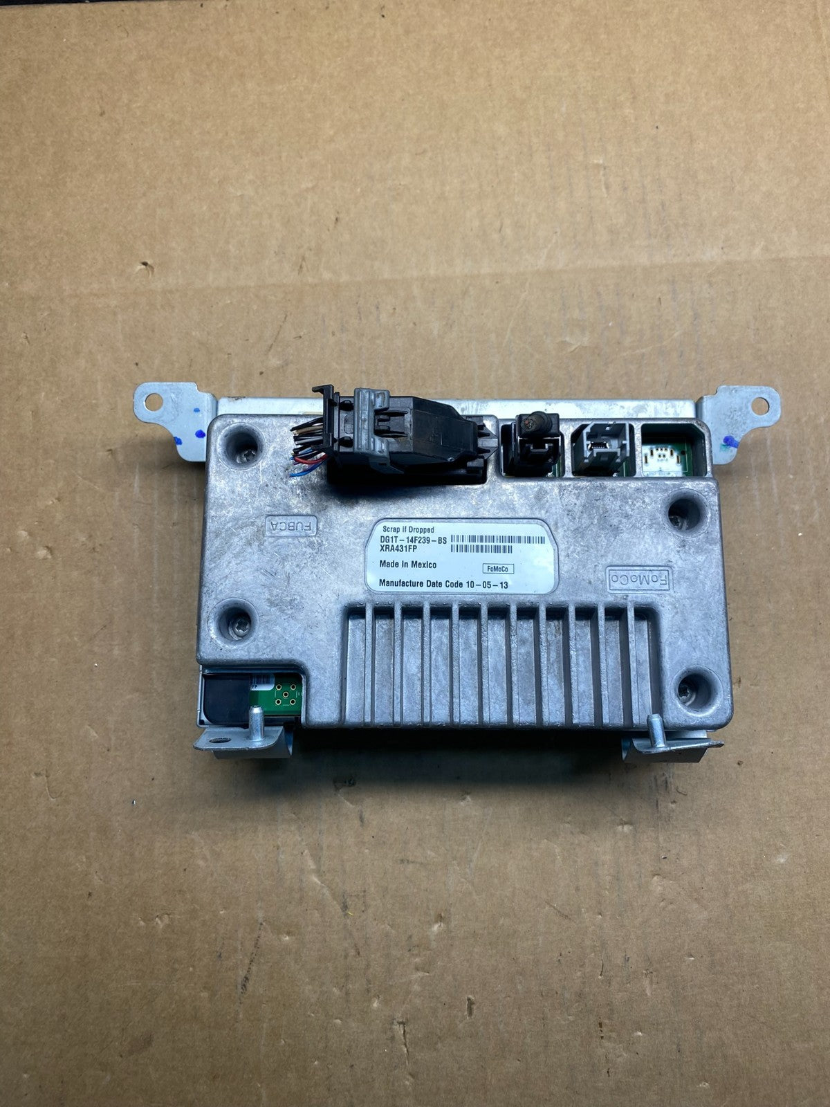 2013 to 2016 Ford Taurus Radio Information Display Screen Monitor ai9694 DG4
