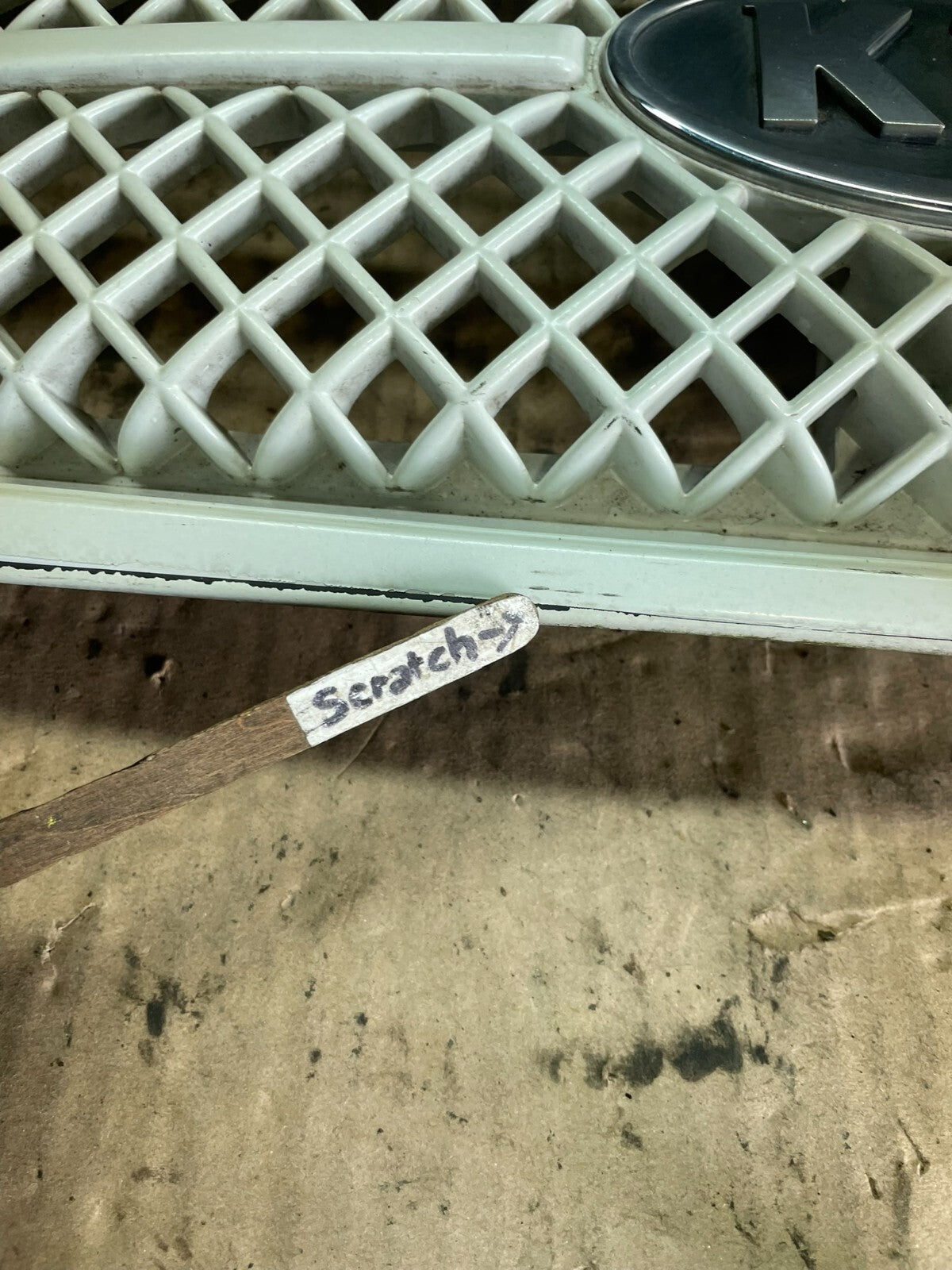 2004 to 2005 Kia Sedona Front Upper Grill Grille L9634 PS5