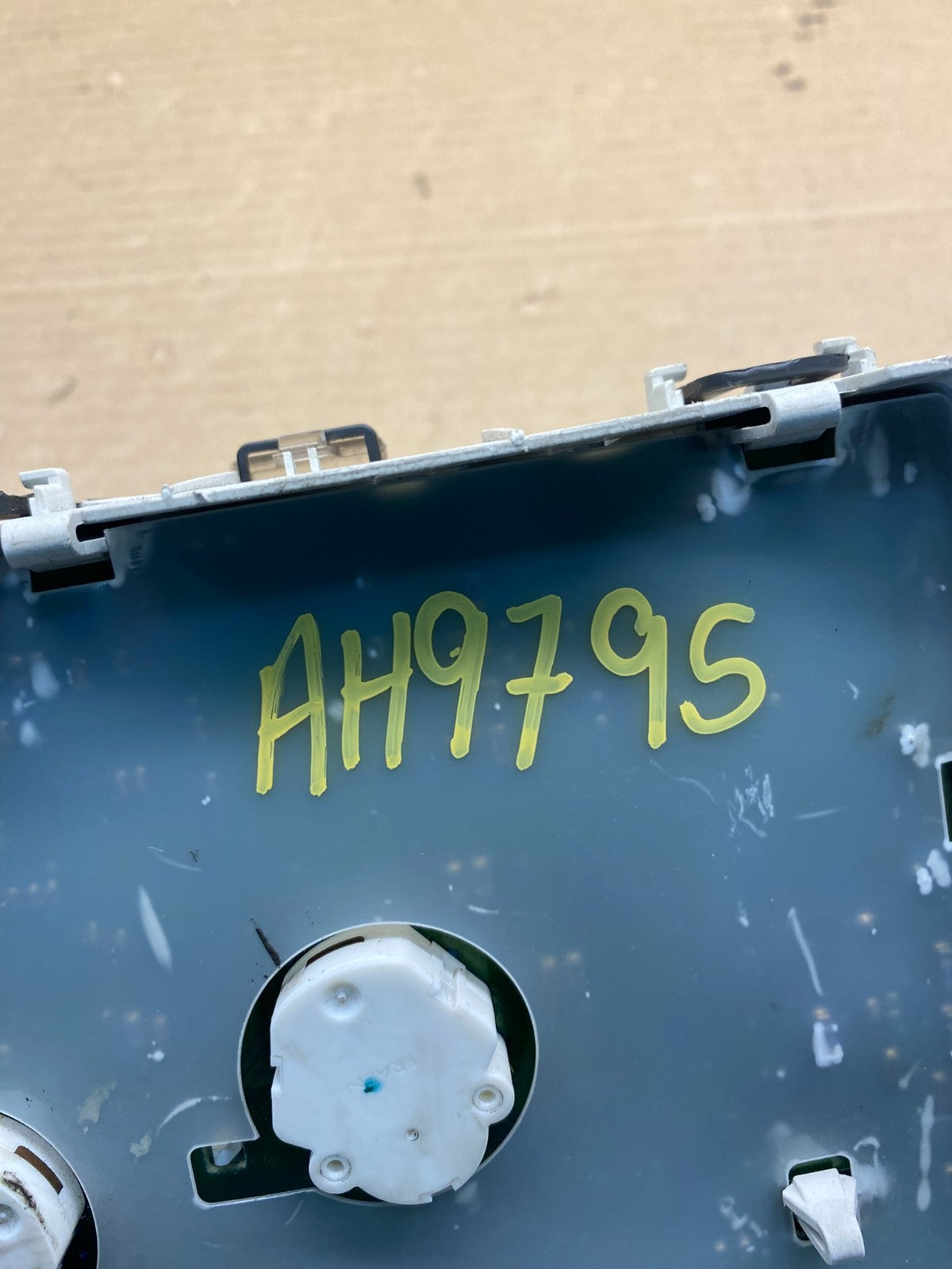 2009 to 2010 Mercury Marquis Speedometer Cluster Gauge AH9795 DW6