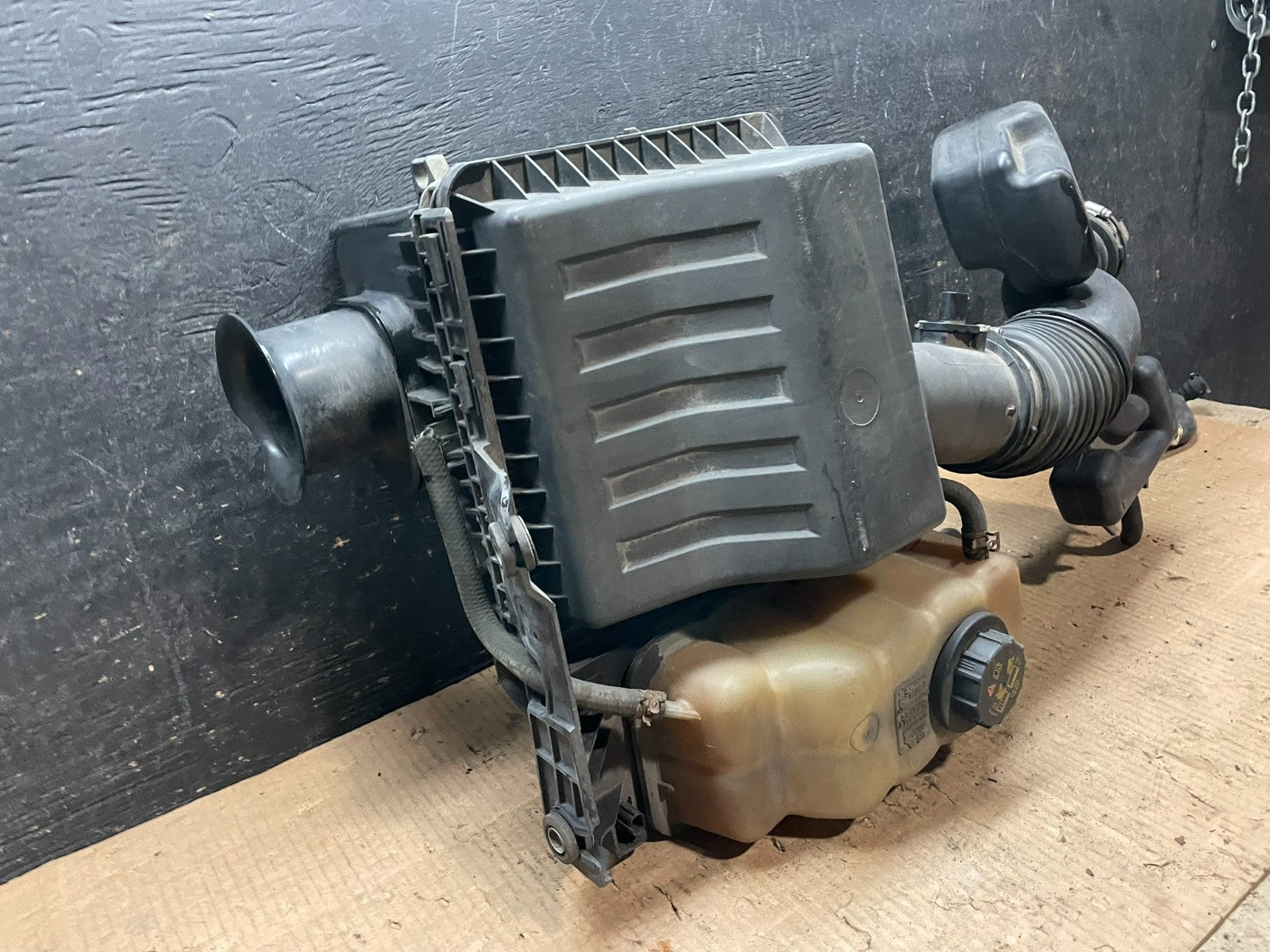 2009 to 2014 Ford F150 3.7L Air Box Cleaner Y6619 PS5